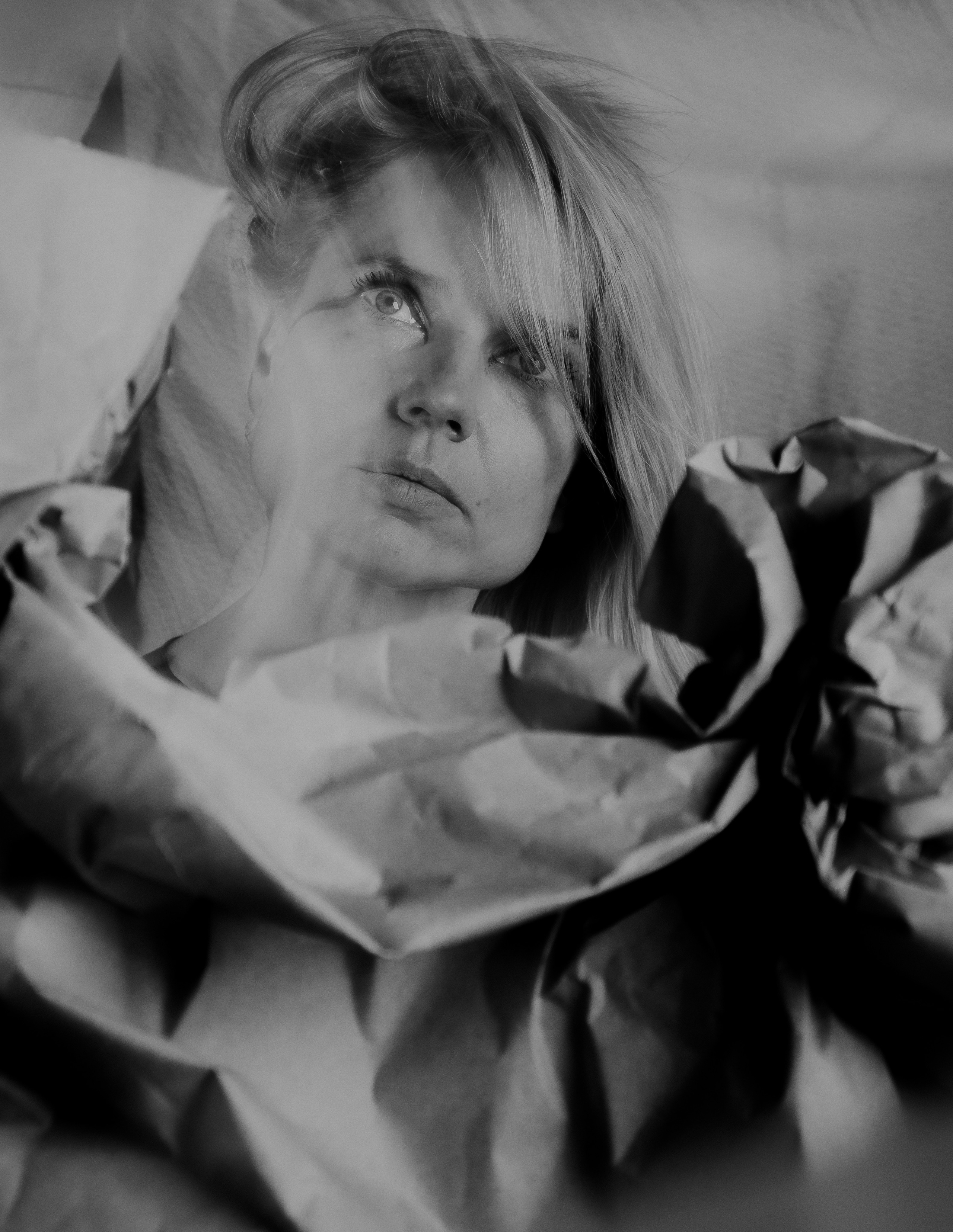 Paper World. Креативная студийная фотосессия в стиле арт хаус