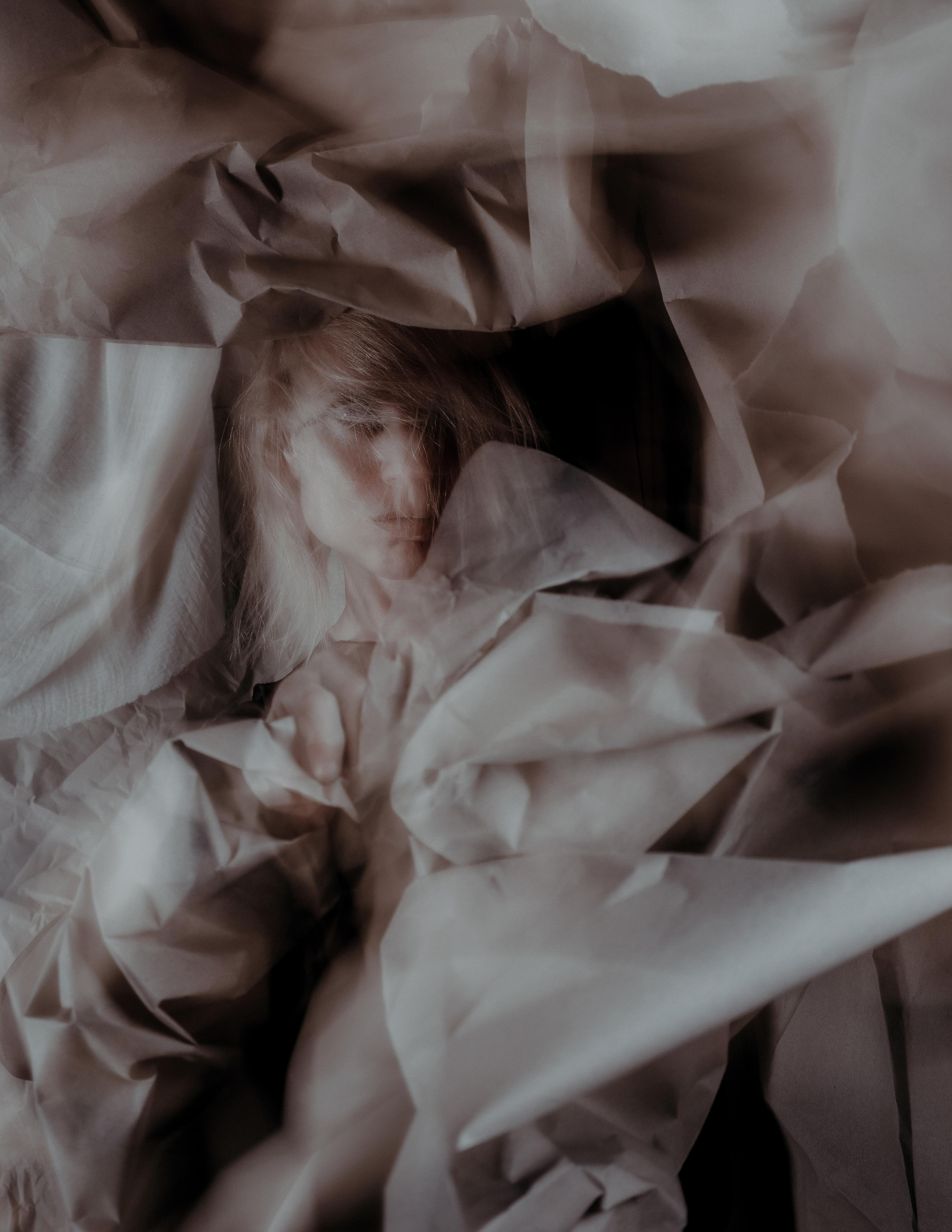 Paper World. Креативная студийная фотосессия в стиле арт хаус