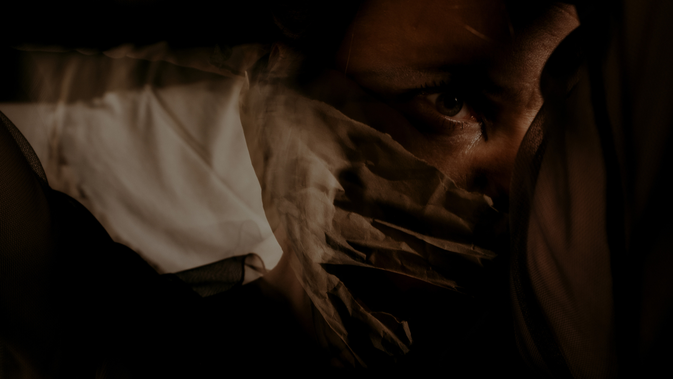 Paper World. Креативная студийная фотосессия в стиле арт хаус