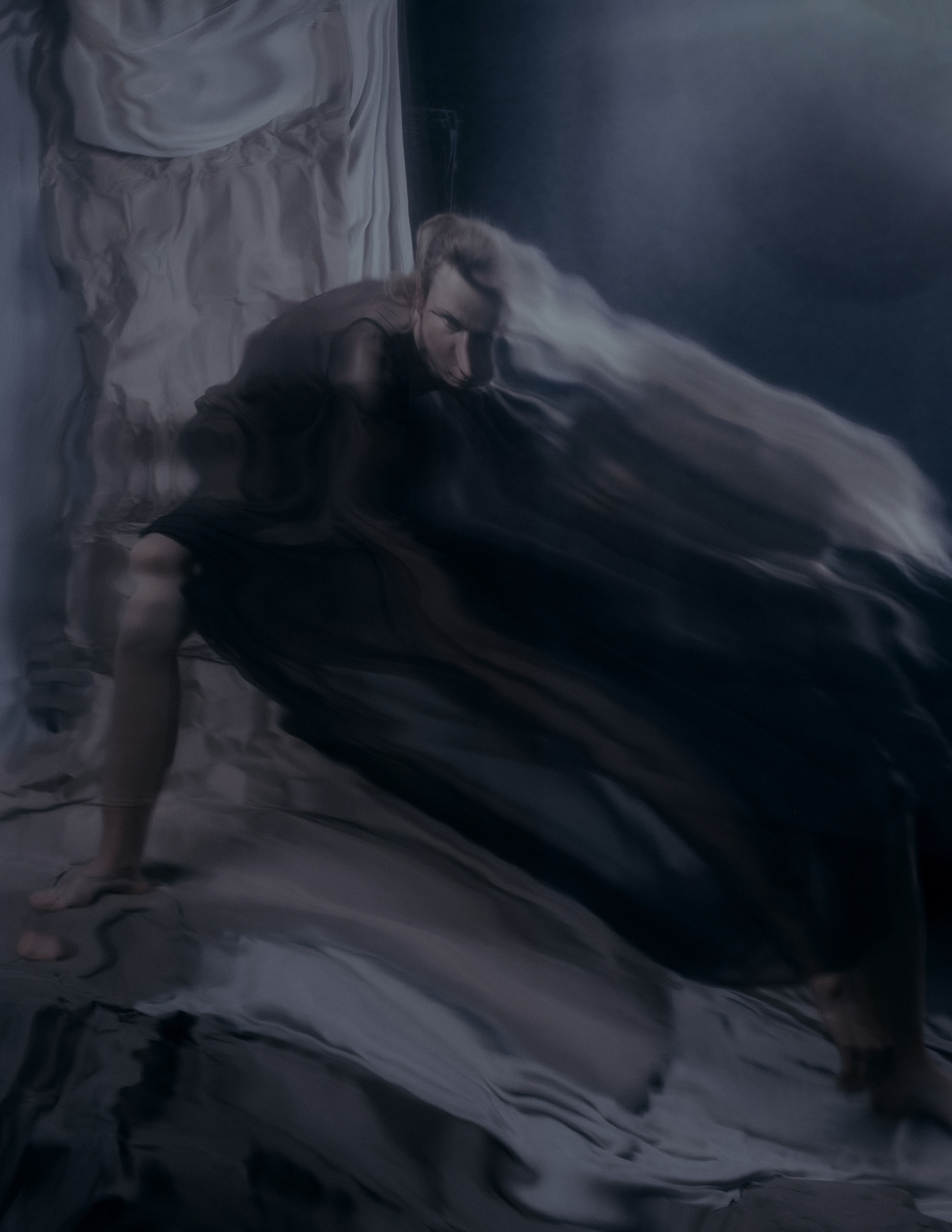 Paper World. Креативная студийная фотосессия в стиле арт хаус