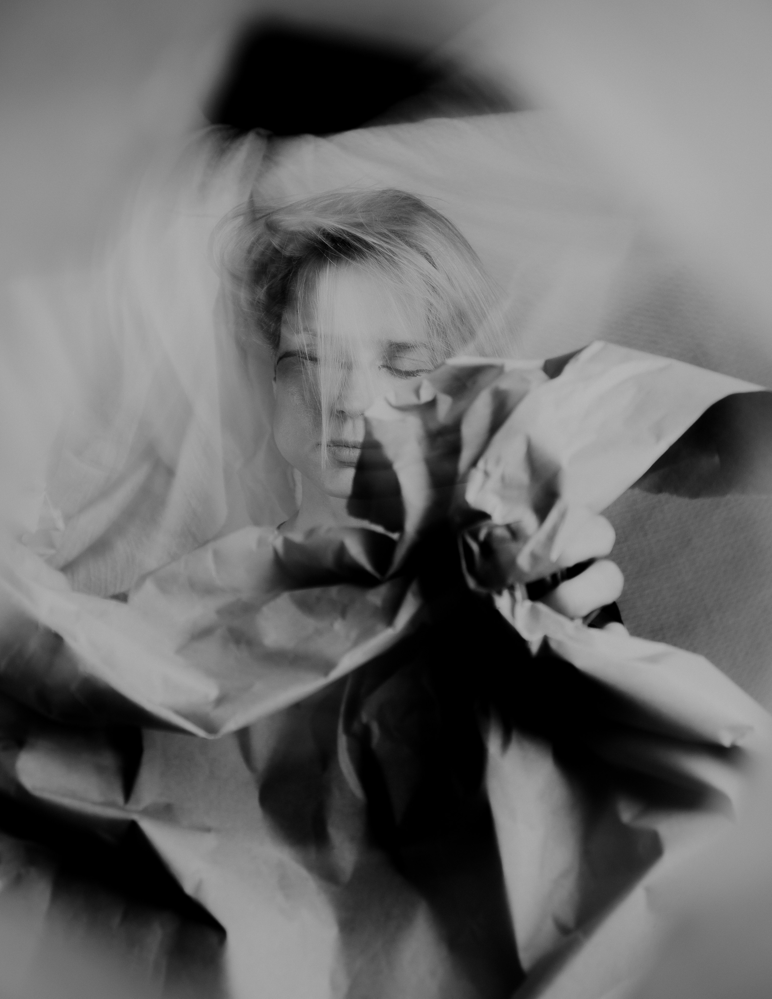 Paper World. Креативная студийная фотосессия в стиле арт хаус