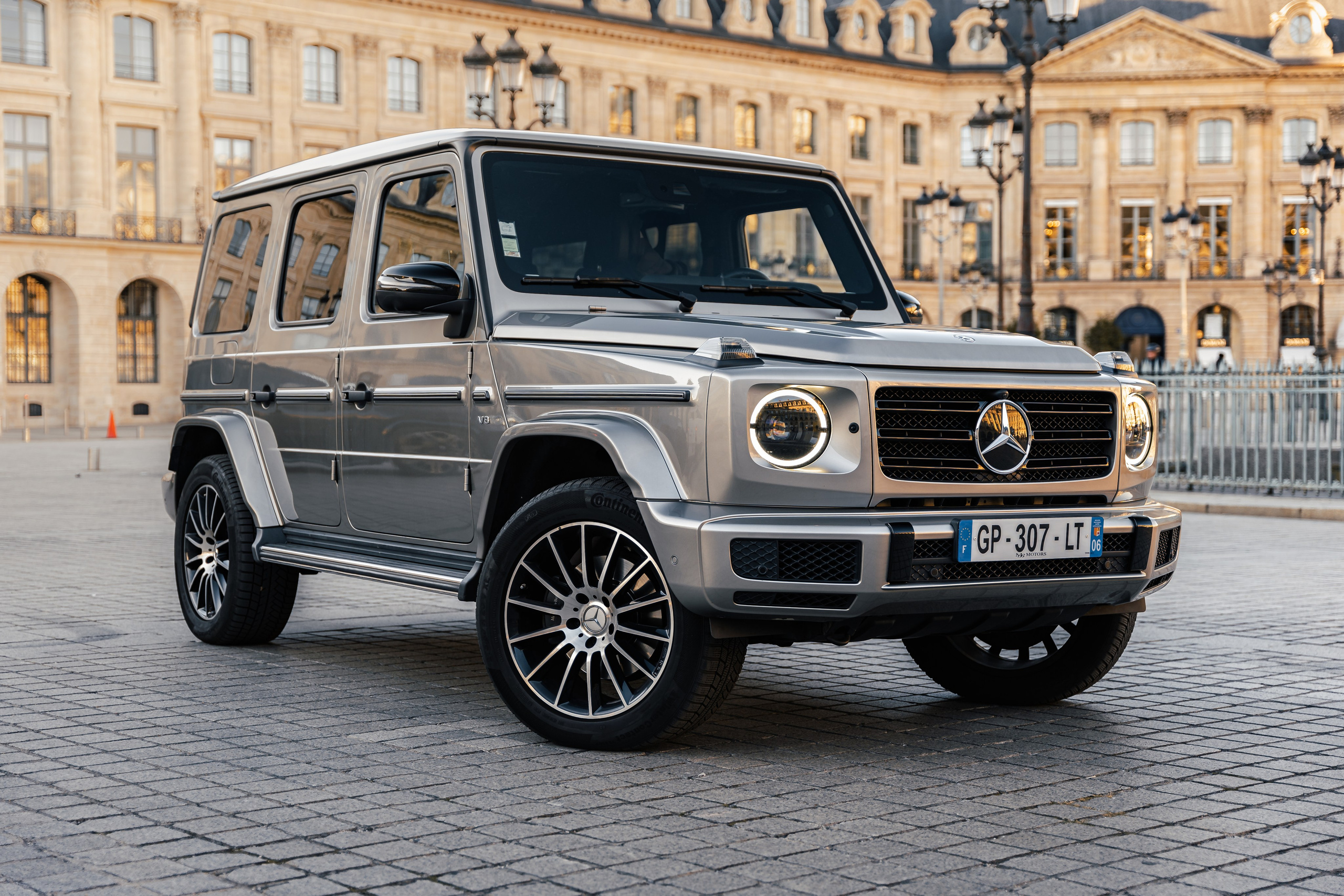 Mercedes Benz G500. Photographer in Paris — Vitalii Motruk