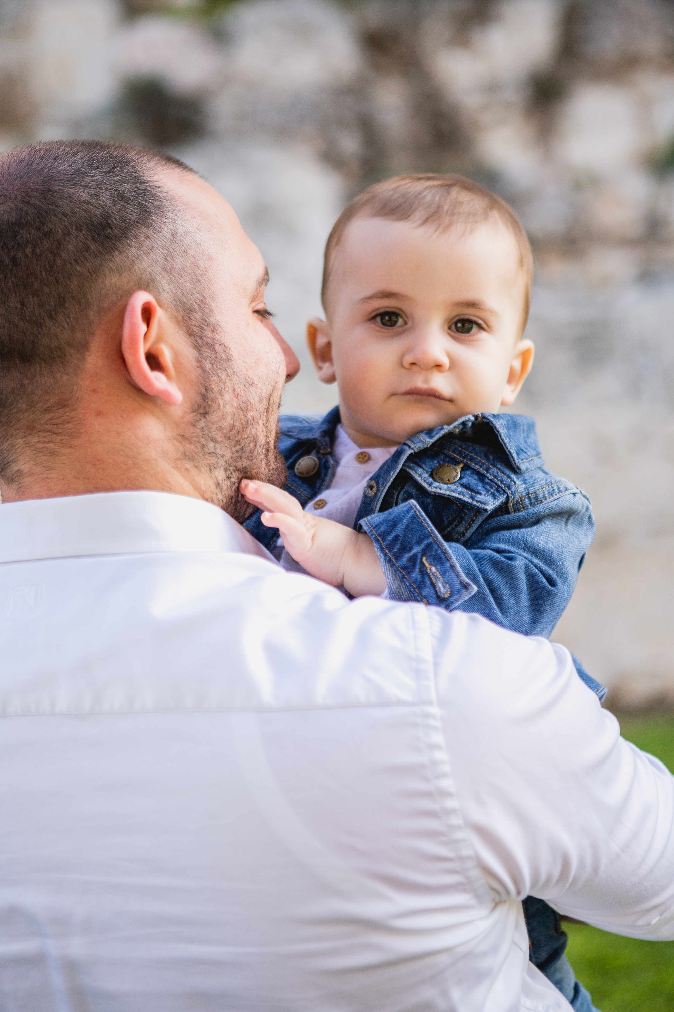 AT THE WALLS OF THE OLD CITY. PHOTOGRAPHER IN ISRAEL