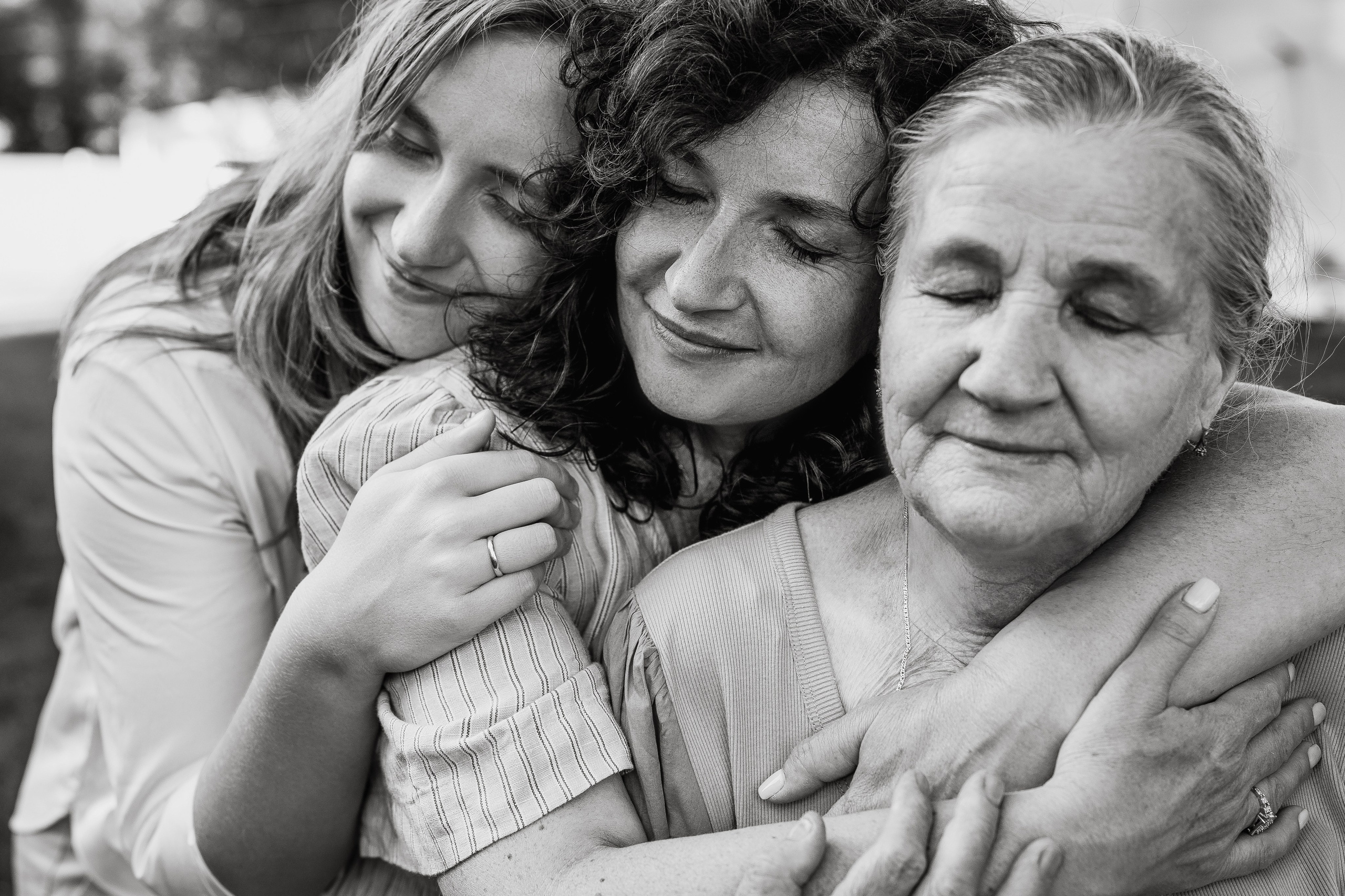 Big happy family. At home. Wedding and family photographer and videographer PA, NJ, NY, DE, MD