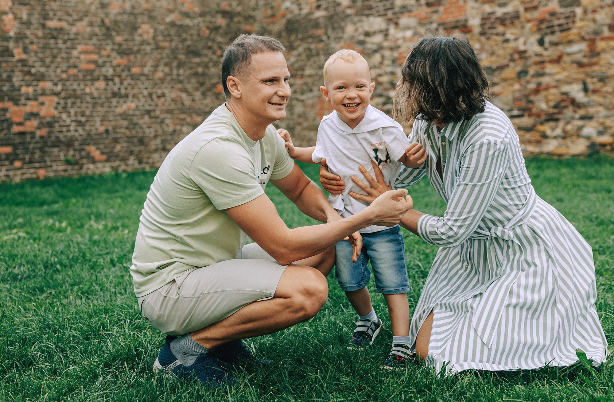 Таня, Андрей и Паша на прогулке. Семейный и свадебный фотограф в Праге Наталья Федори