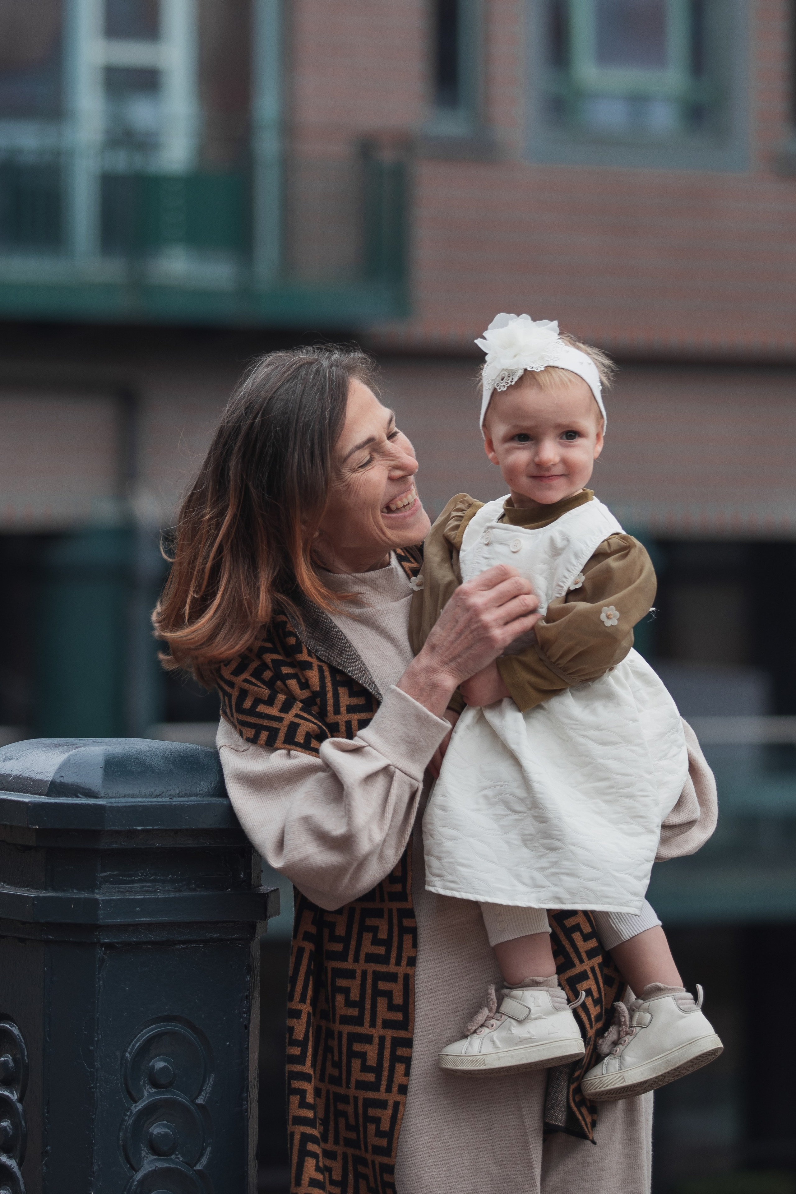 Family photoshoot in Temsa town, Shanghai. Photographer in Shanghai — Lola Pidluskaya