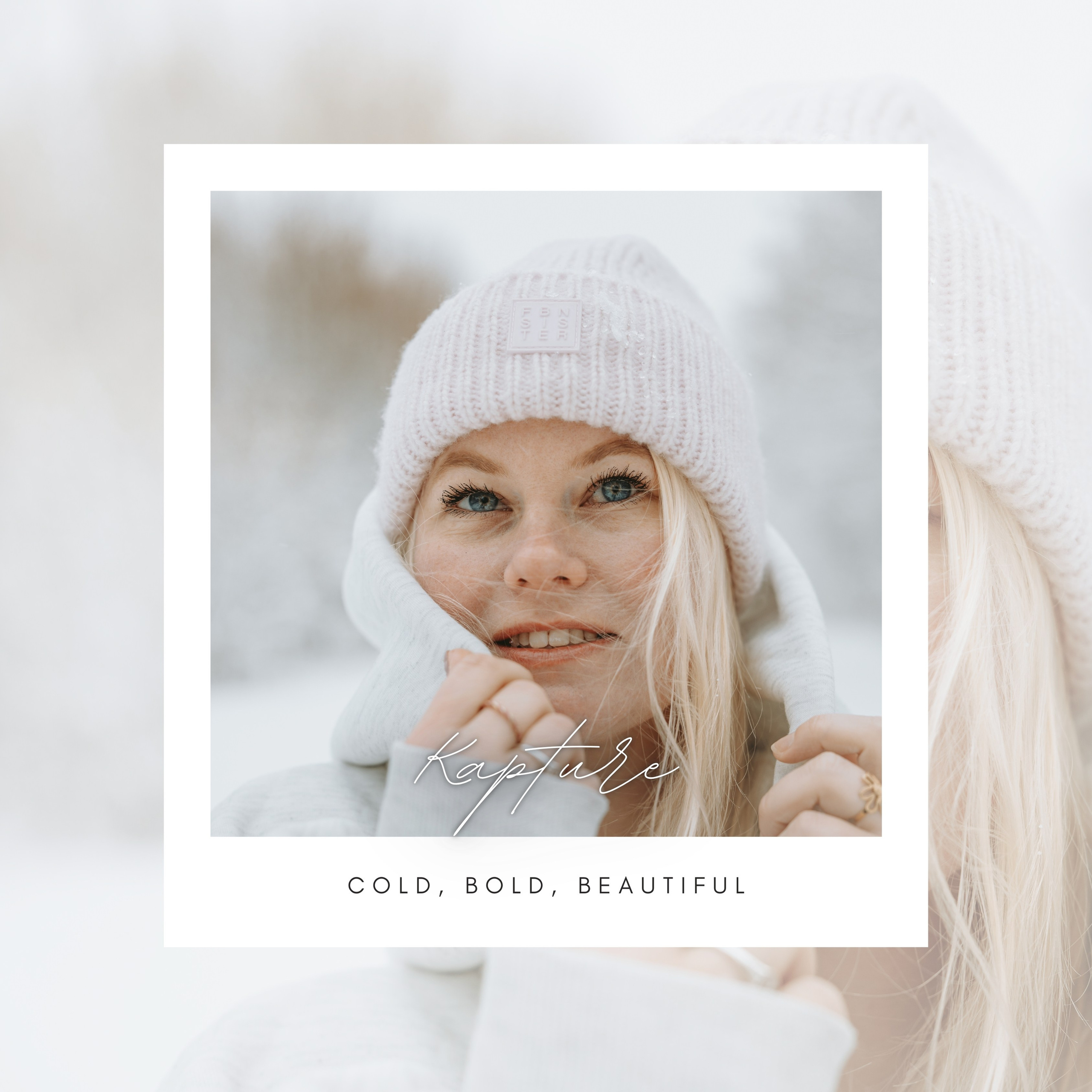 Kapture Fotografie - Artistieke fotoshoot van model in besneeuwd landschap