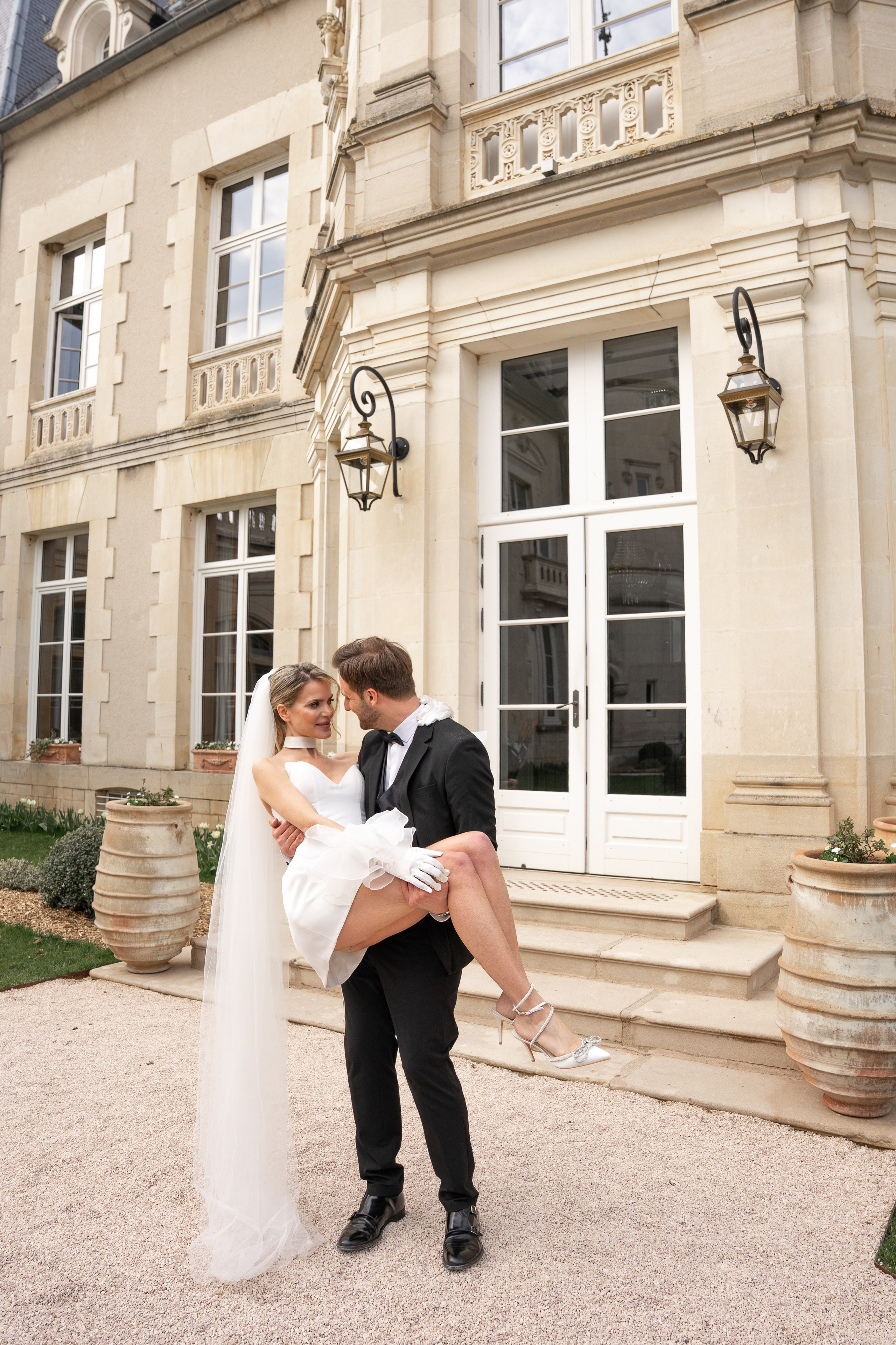 Chateau elopement inspiration. Wedding photographer in Paris Oksana Shum