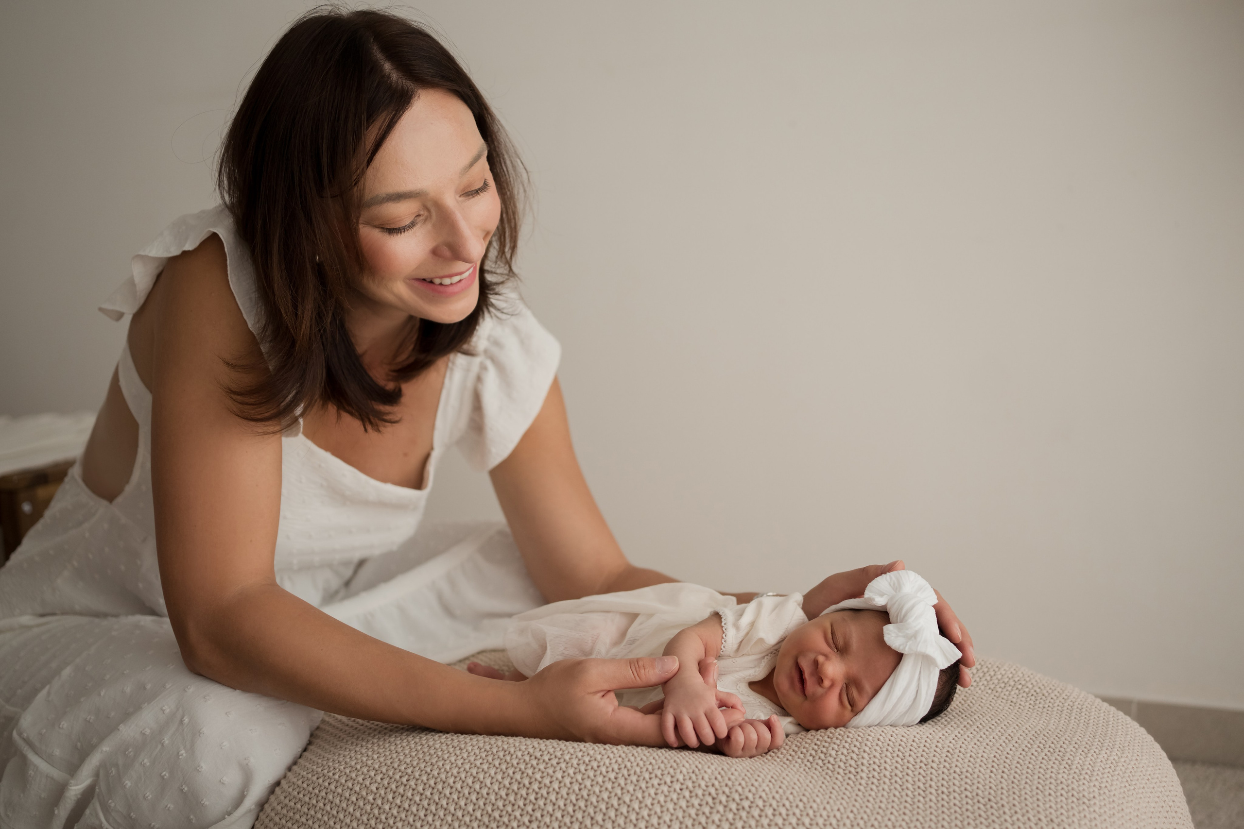 Sweet first days. Angela Iakovleva — Family Photographer in Dubai