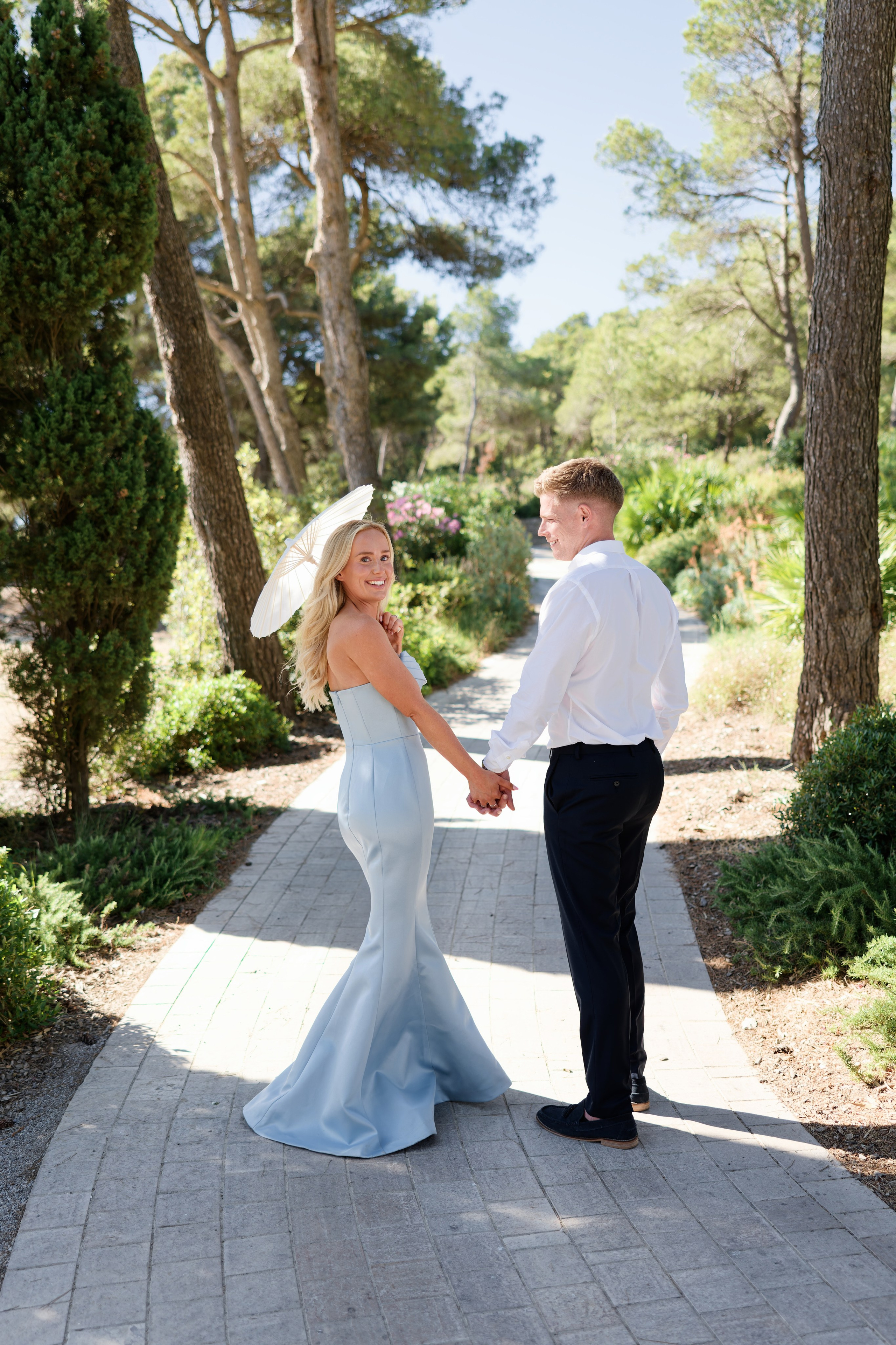 Welcome dinner at Château l’Hospitalet. Destination Wedding Photographer — Nikita Burtsev