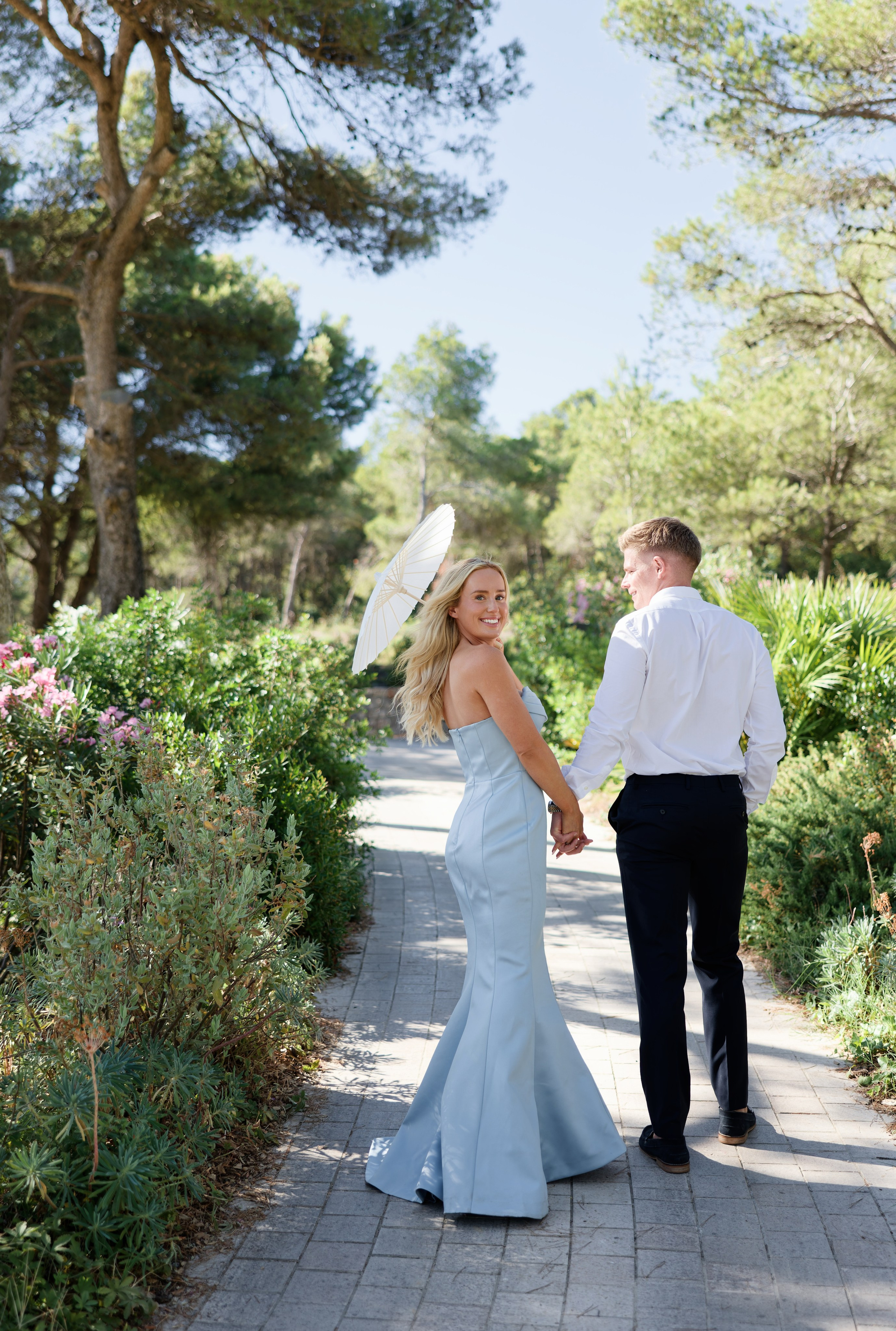 Welcome dinner at Château l’Hospitalet. Destination Wedding Photographer — Nikita Burtsev