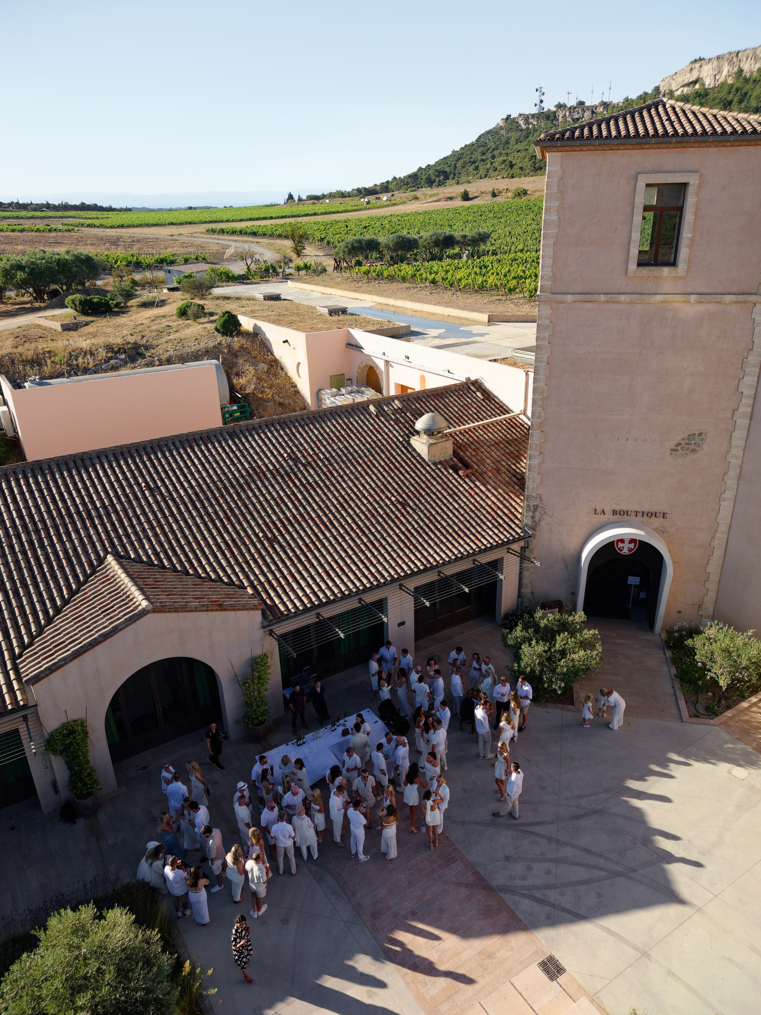 Welcome dinner at Château l’Hospitalet. Destination Wedding Photographer — Nikita Burtsev