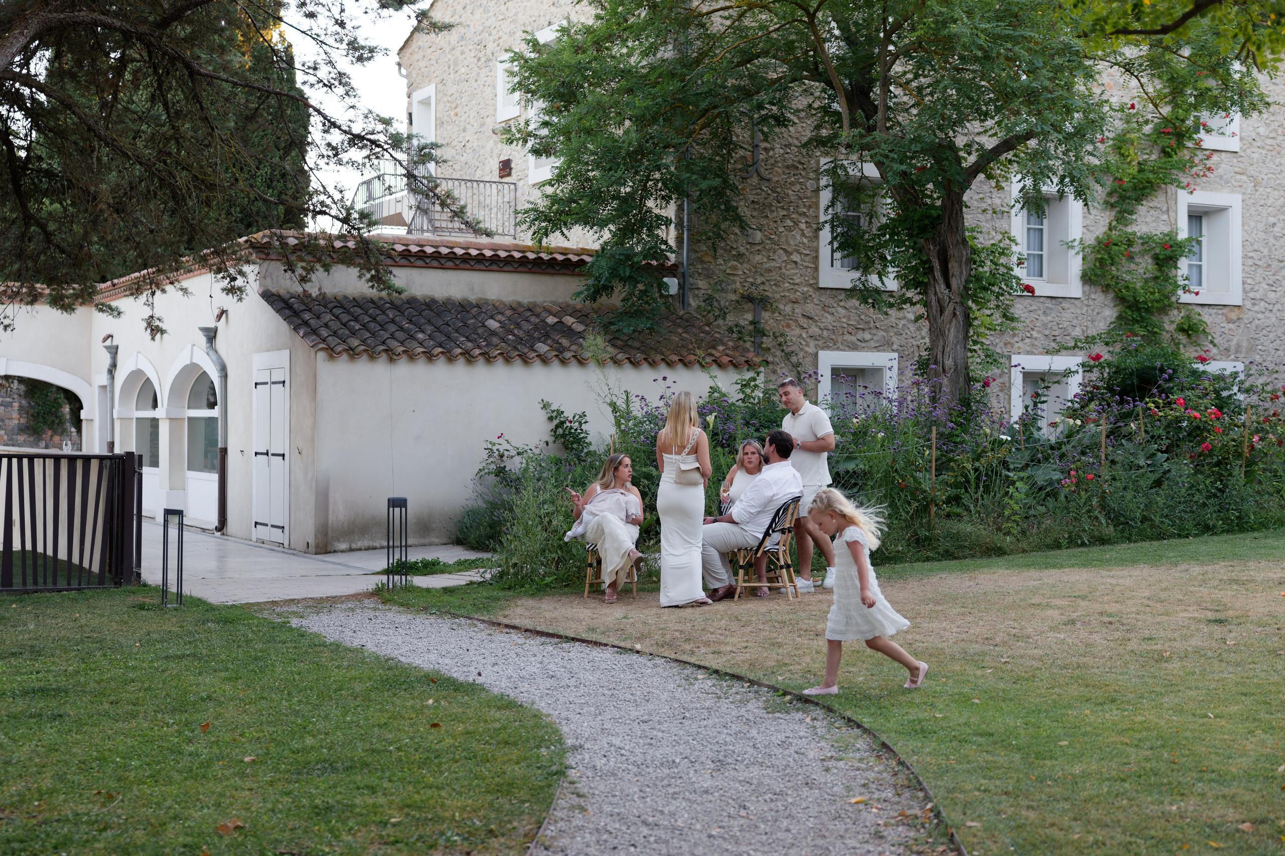Welcome dinner at Château l’Hospitalet. Destination Wedding Photographer — Nikita Burtsev