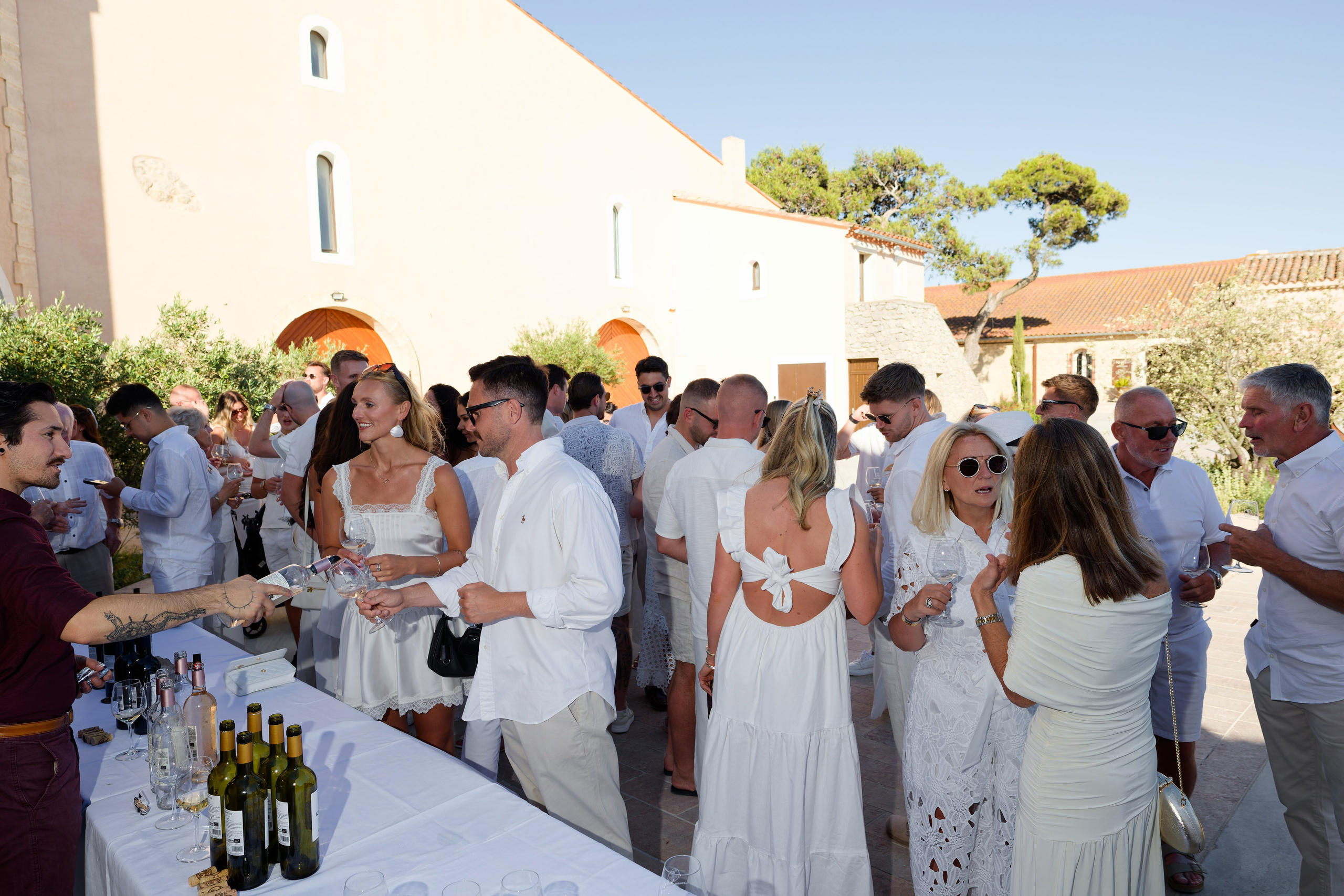 Welcome dinner at Château l’Hospitalet. Destination Wedding Photographer — Nikita Burtsev