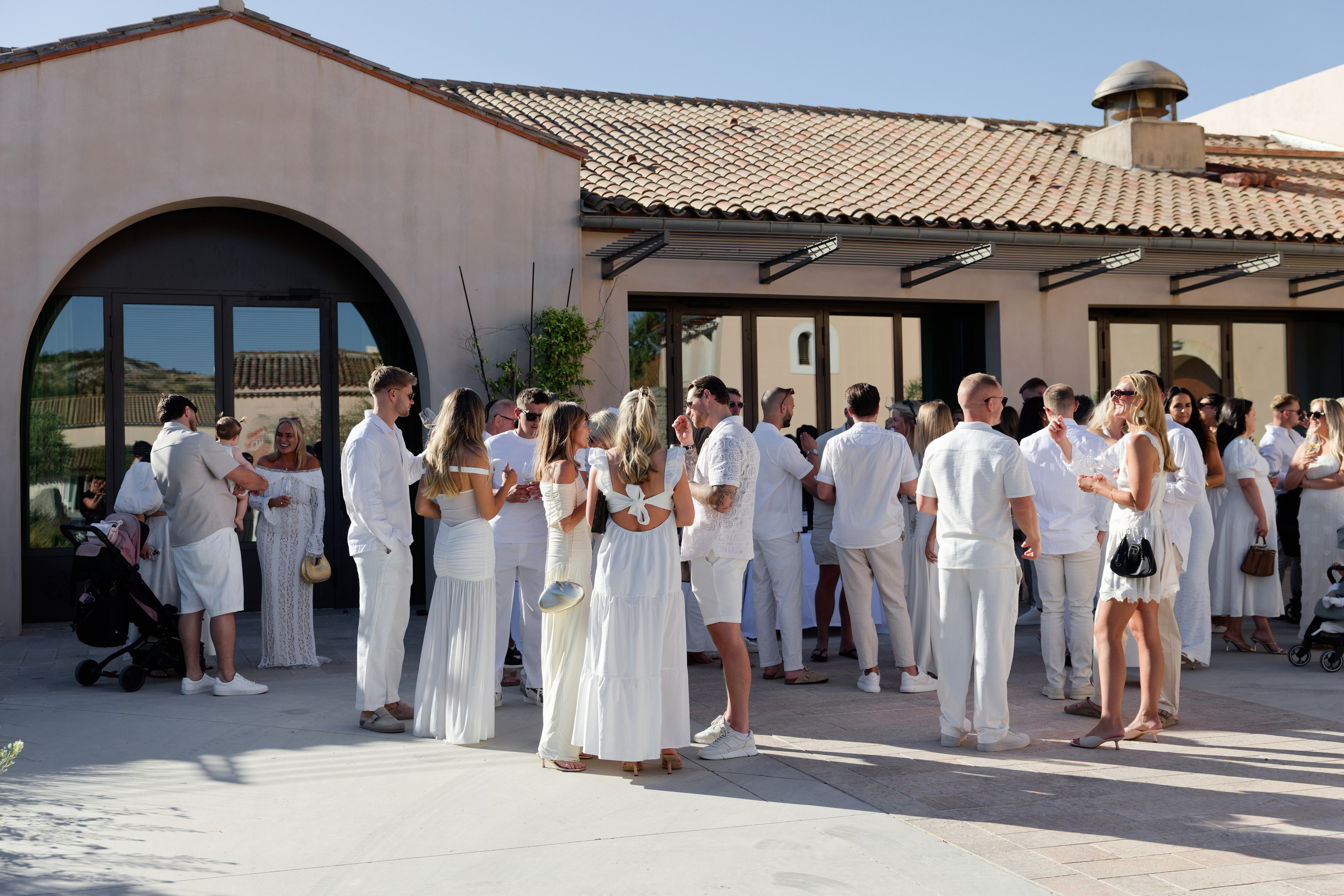 Welcome dinner at Château l’Hospitalet. Destination Wedding Photographer — Nikita Burtsev