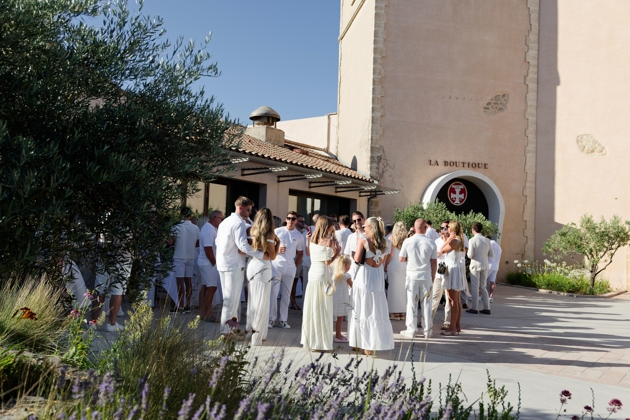 Welcome dinner at Château l’Hospitalet. Destination Wedding Photographer — Nikita Burtsev