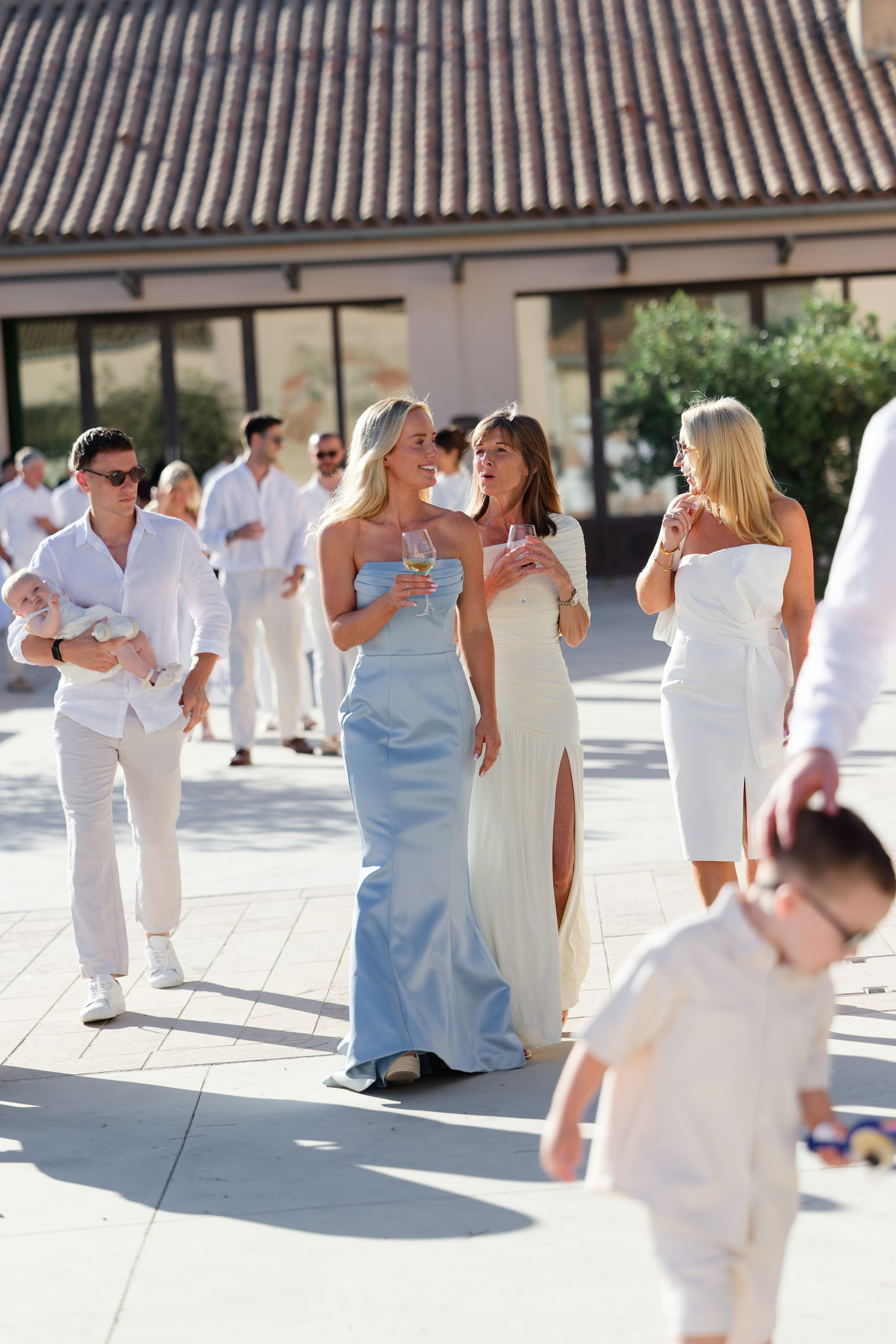 Welcome dinner at Château l’Hospitalet. Destination Wedding Photographer — Nikita Burtsev