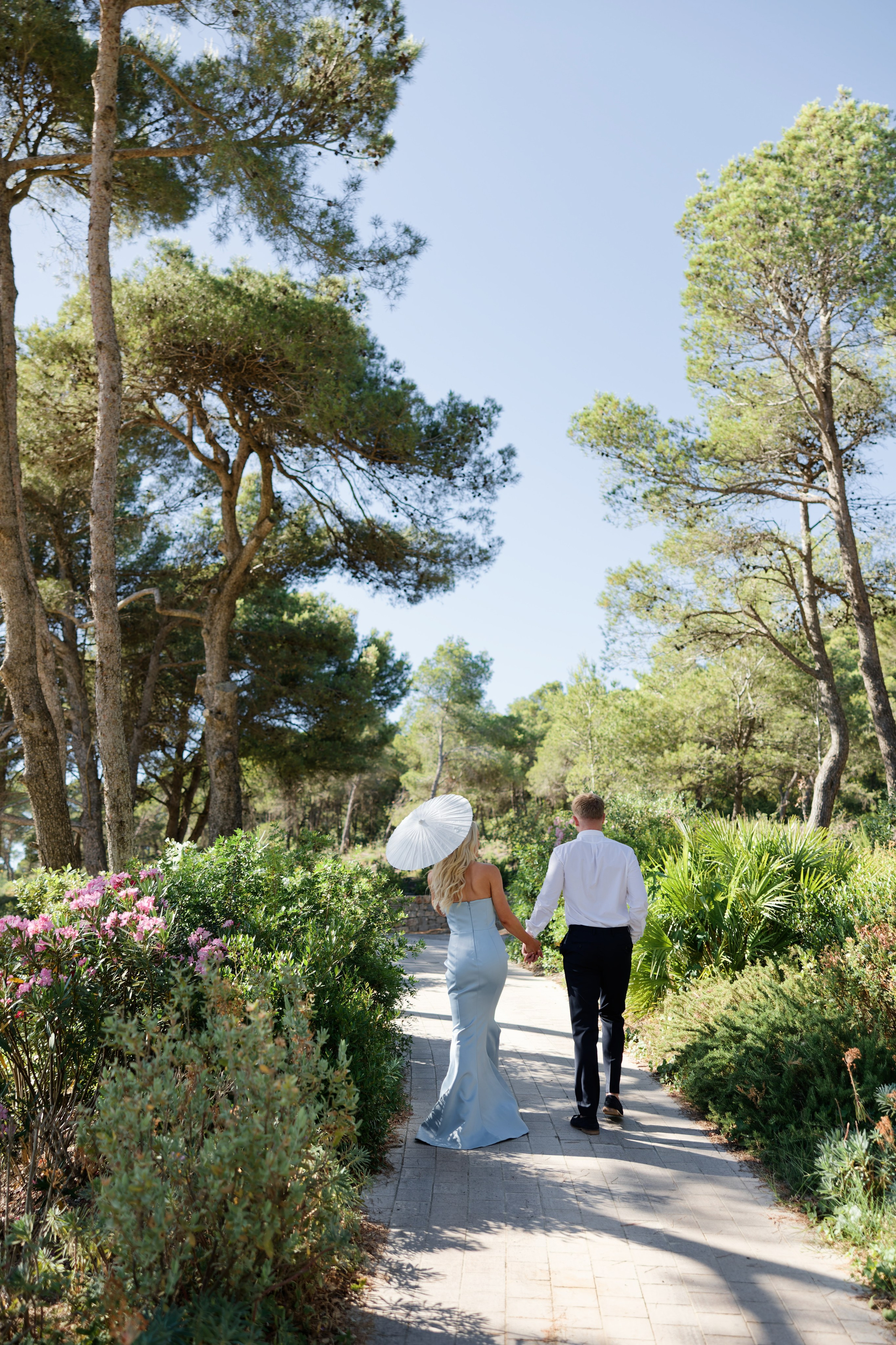 Welcome dinner at Château l’Hospitalet. Destination Wedding Photographer — Nikita Burtsev