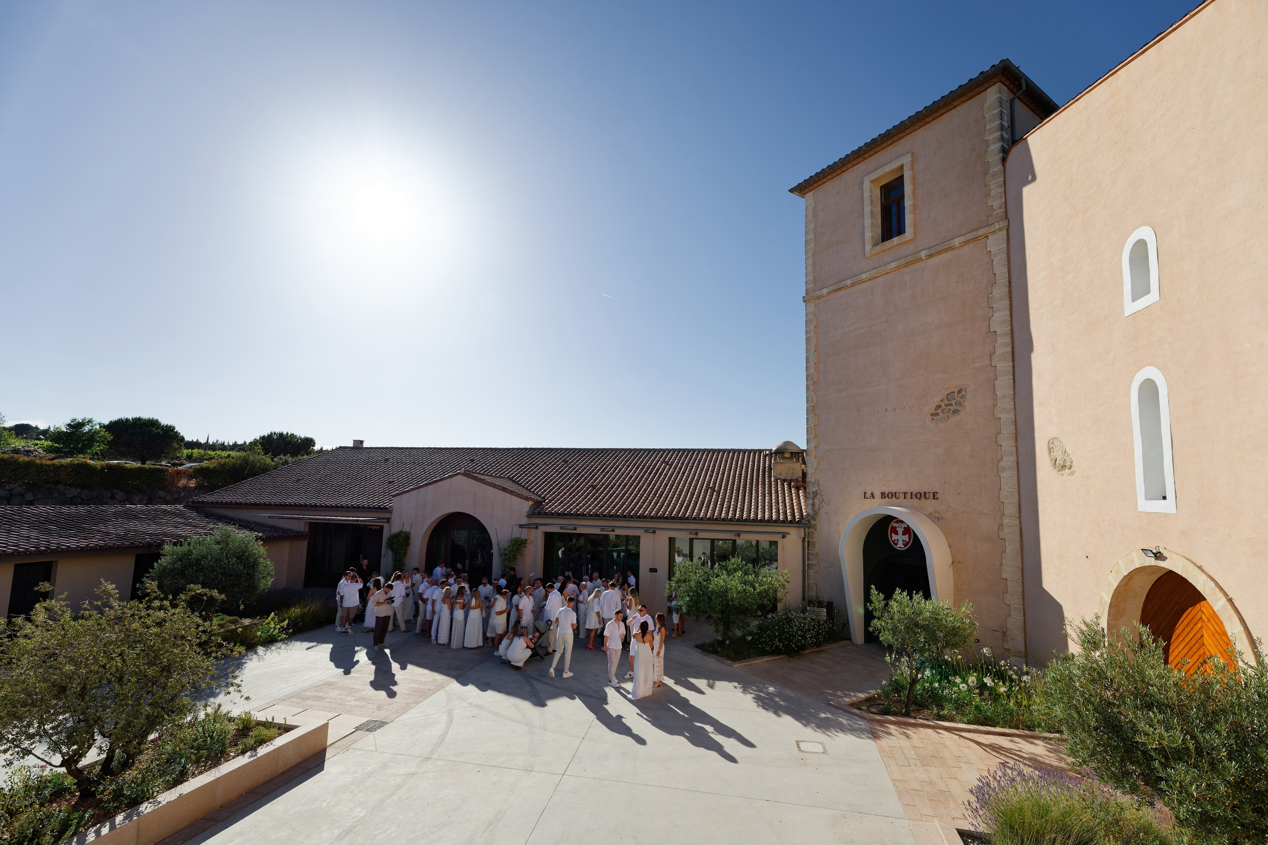 Welcome dinner at Château l’Hospitalet. Destination Wedding Photographer — Nikita Burtsev