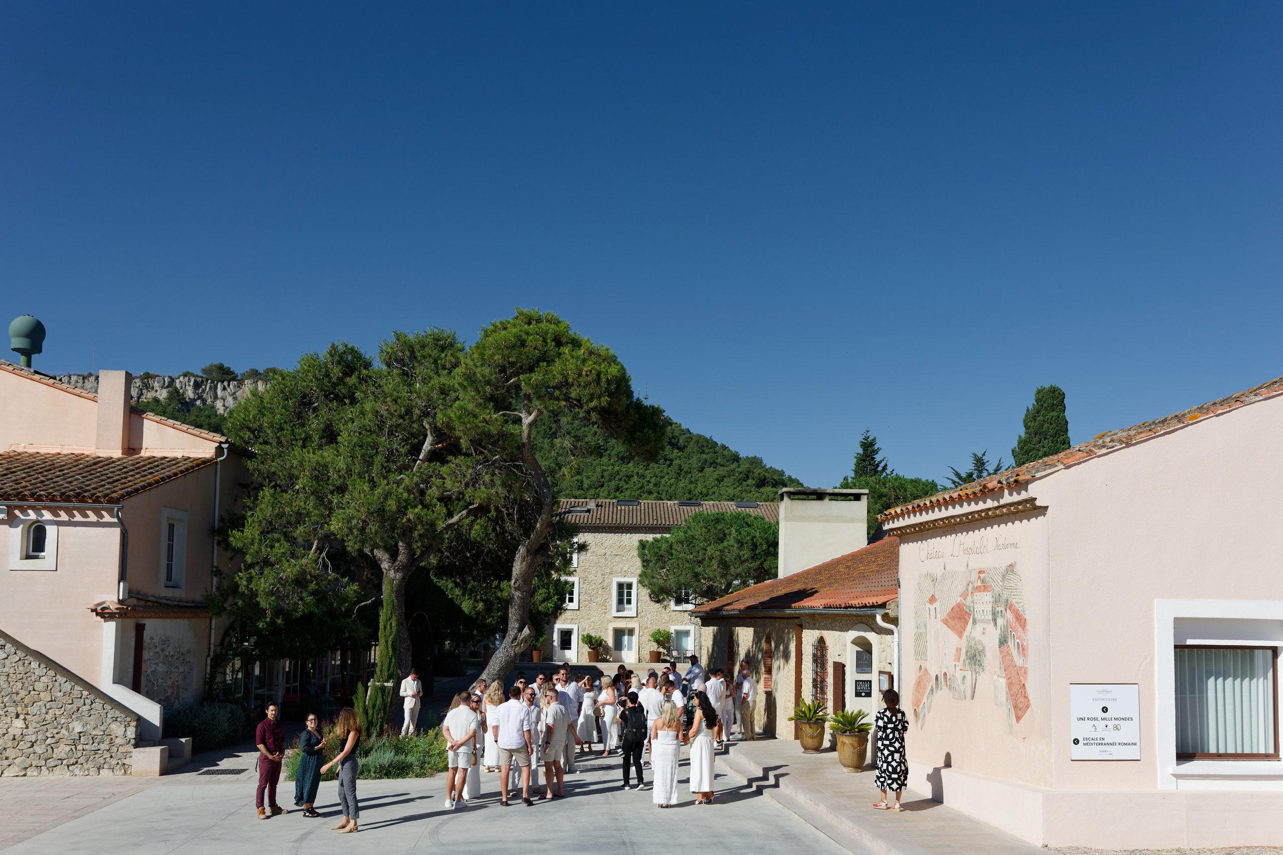Welcome dinner at Château l’Hospitalet. Destination Wedding Photographer — Nikita Burtsev