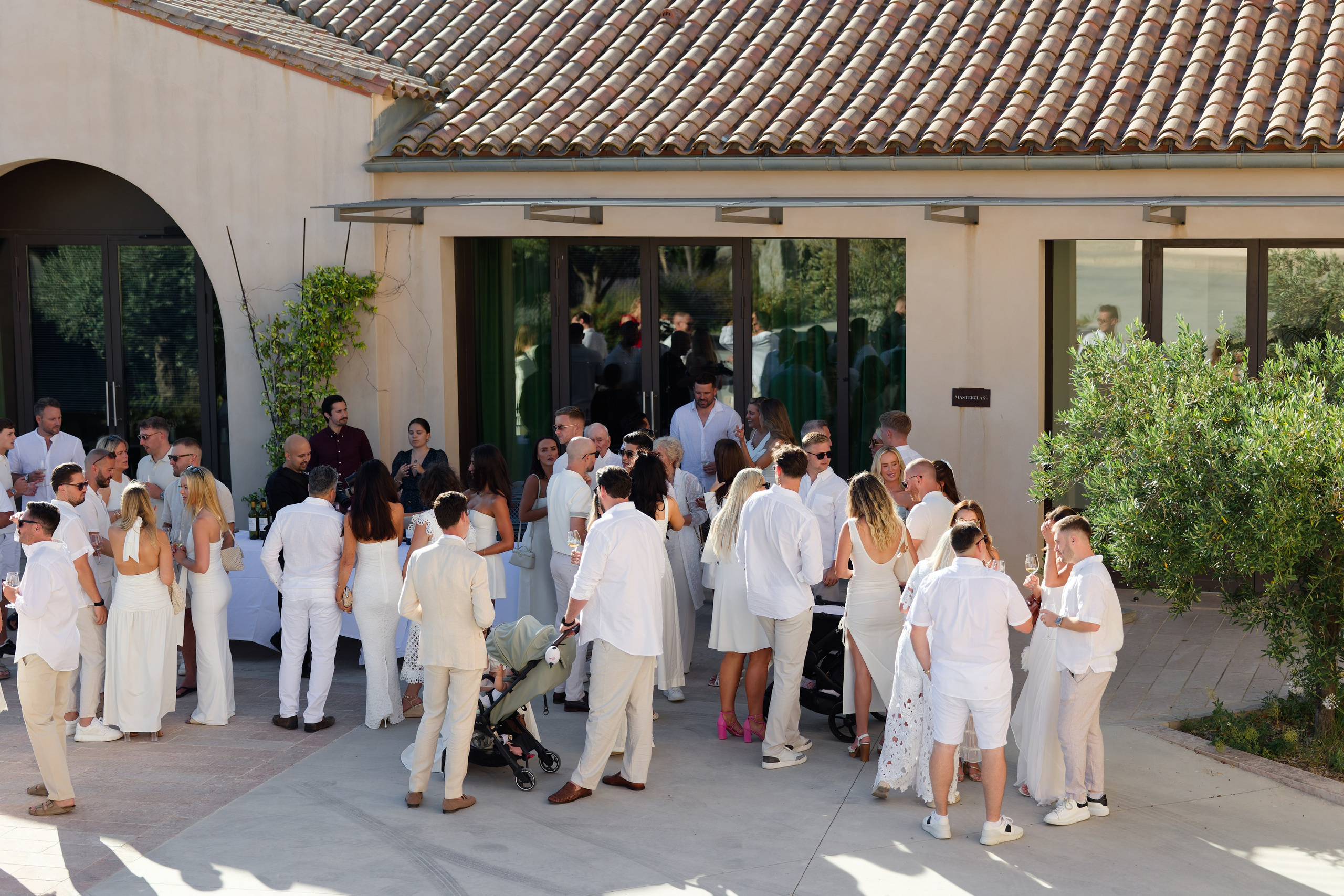 Welcome dinner at Château l’Hospitalet. Destination Wedding Photographer — Nikita Burtsev