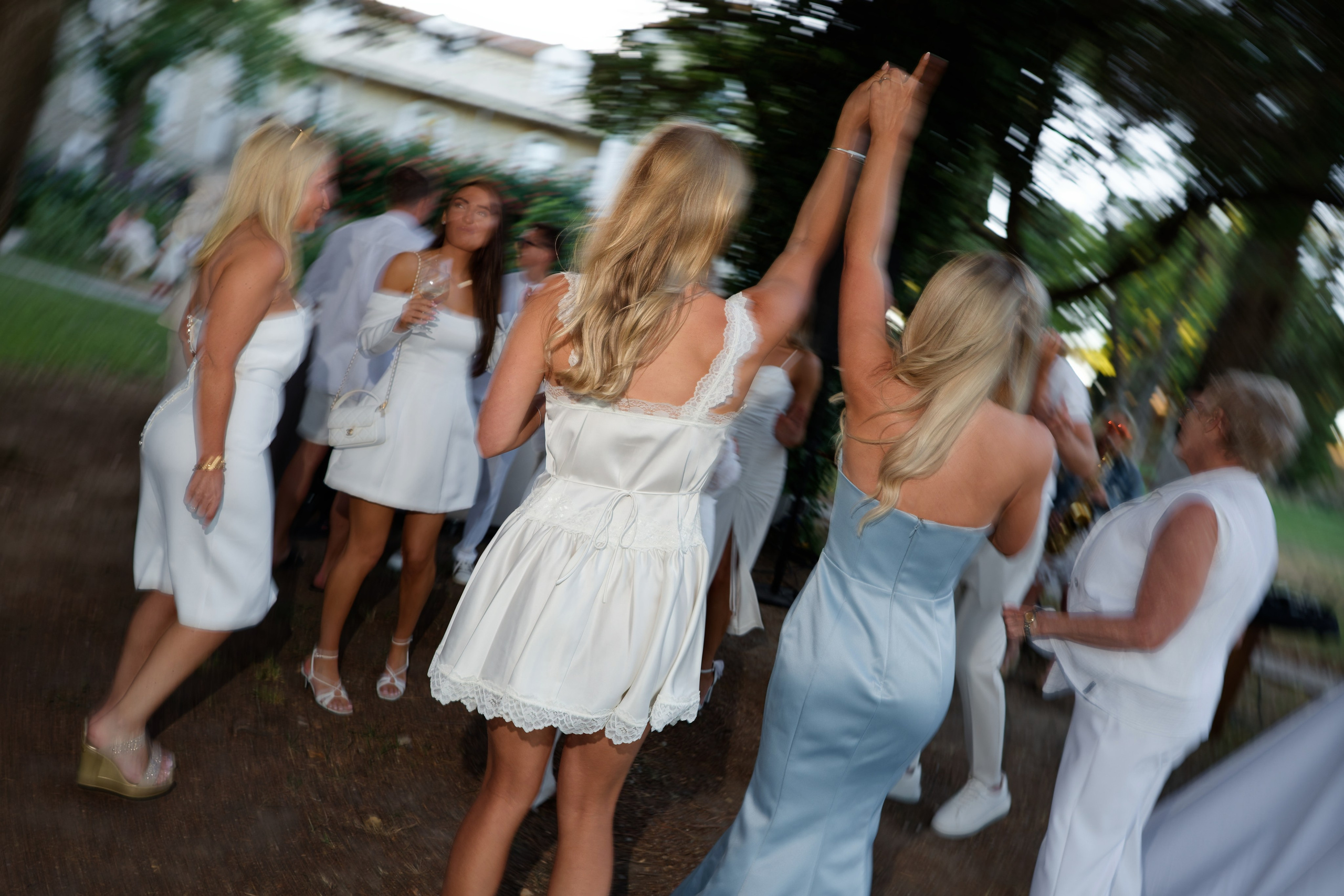 Welcome dinner at Château l’Hospitalet. Destination Wedding Photographer — Nikita Burtsev