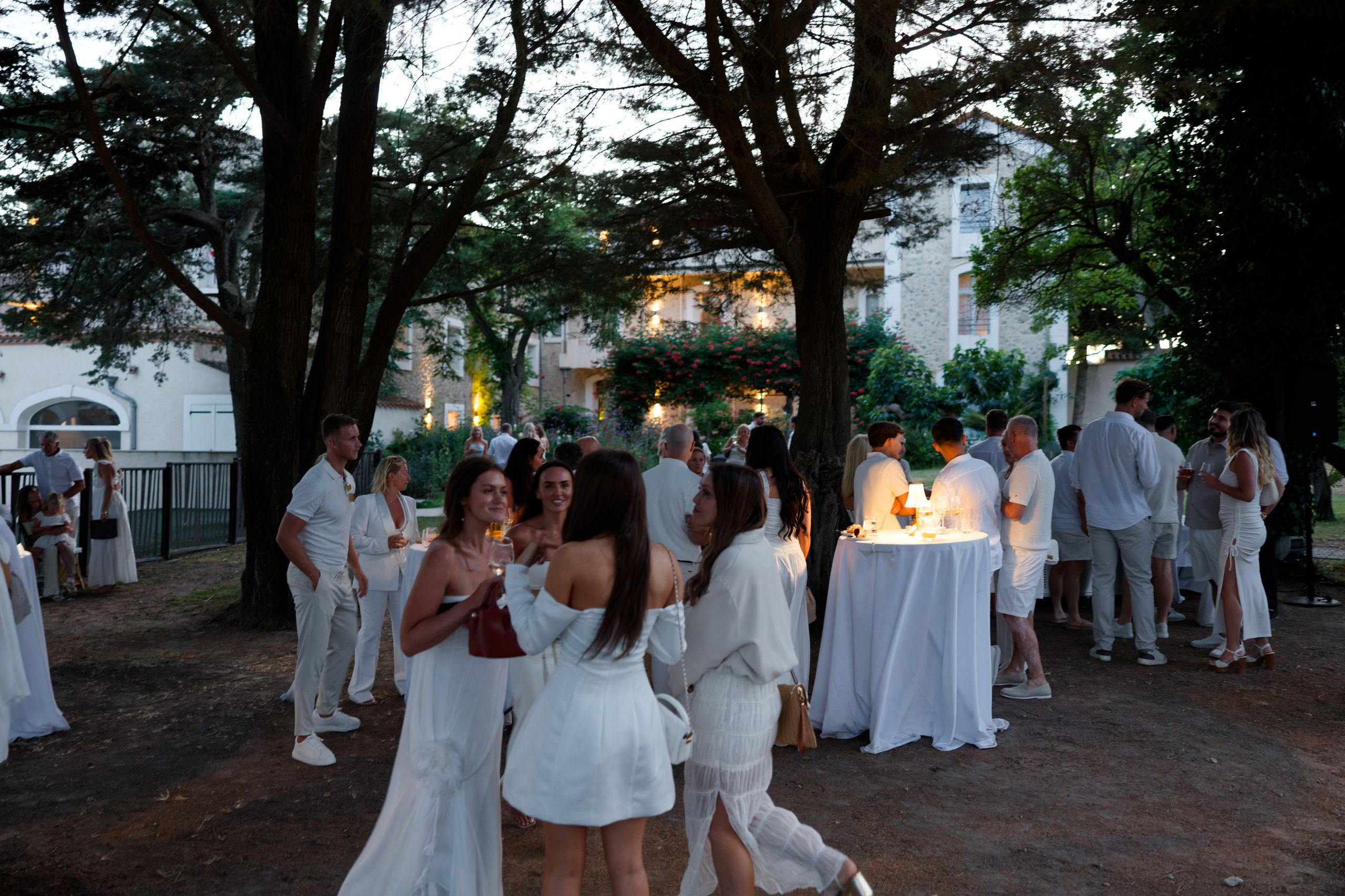 Welcome dinner at Château l’Hospitalet. Destination Wedding Photographer — Nikita Burtsev