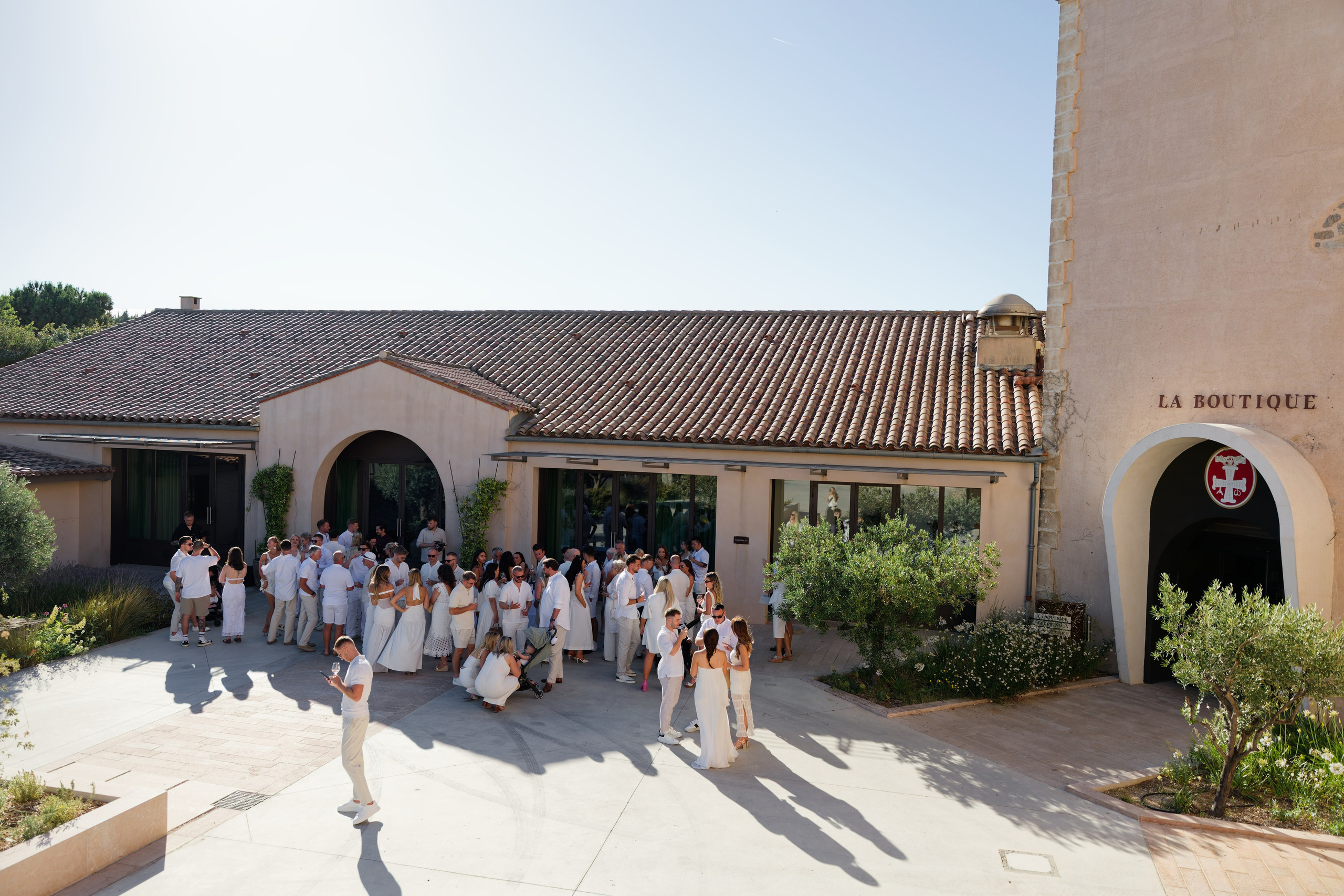 Welcome dinner at Château l’Hospitalet. Destination Wedding Photographer — Nikita Burtsev