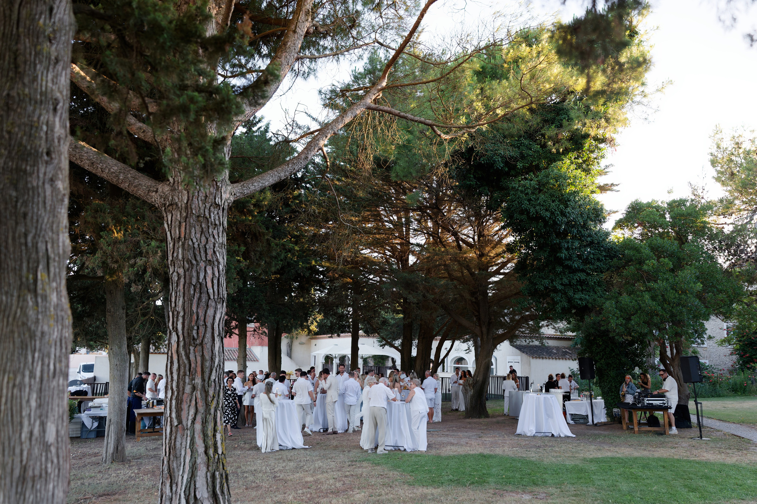 Welcome dinner at Château l’Hospitalet. Destination Wedding Photographer — Nikita Burtsev