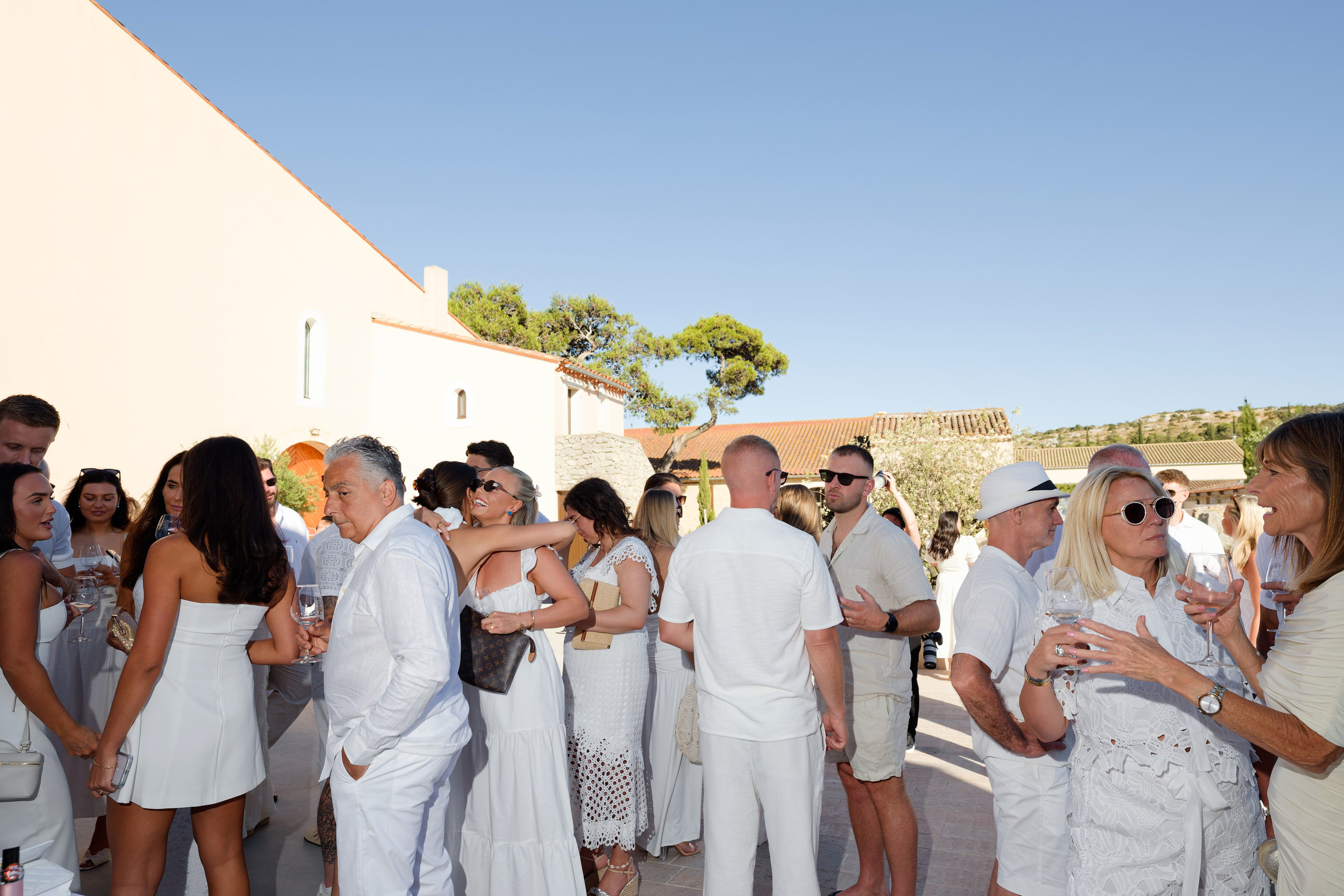 Welcome dinner at Château l’Hospitalet. Destination Wedding Photographer — Nikita Burtsev