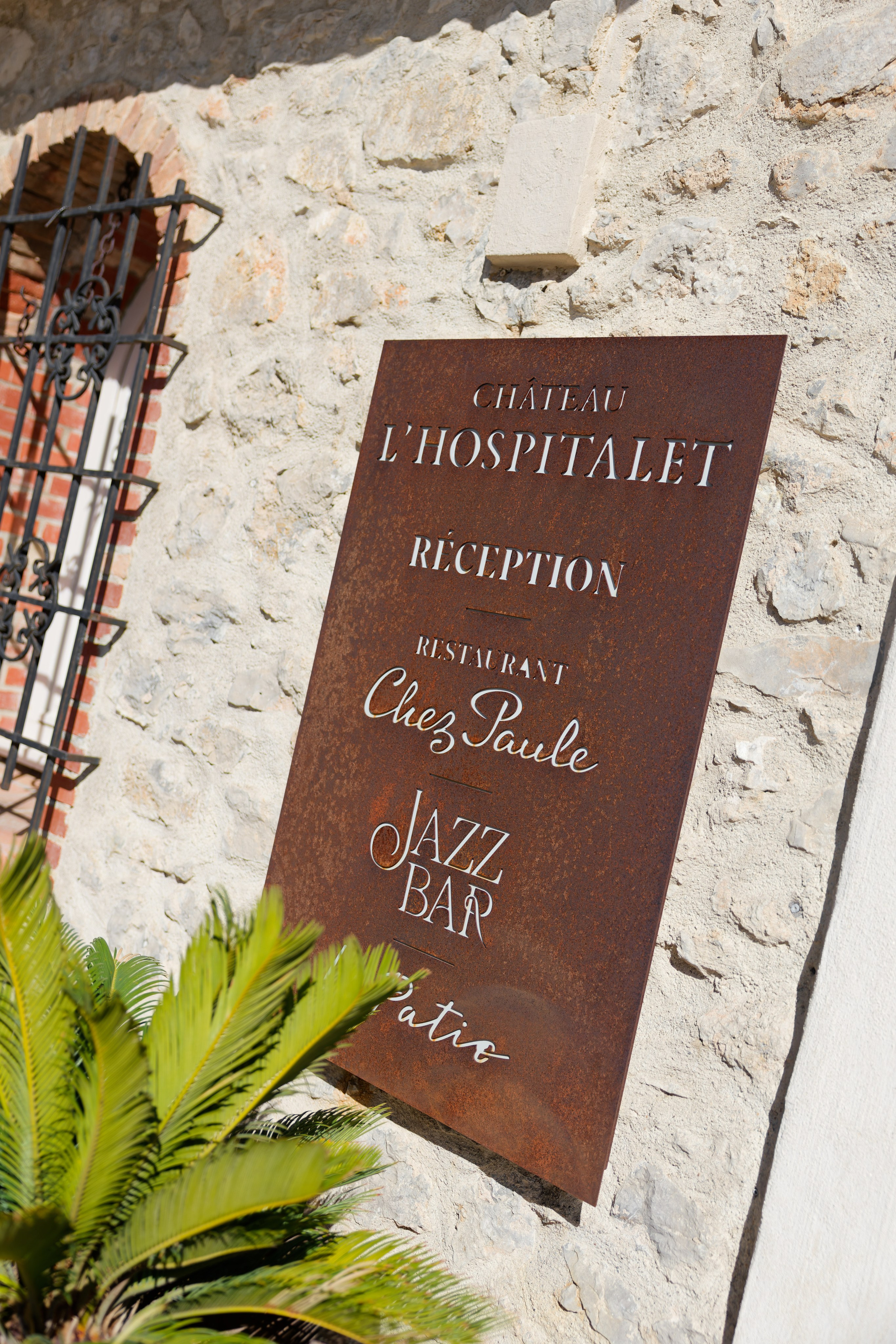 Welcome dinner at Château l’Hospitalet. Destination Wedding Photographer — Nikita Burtsev