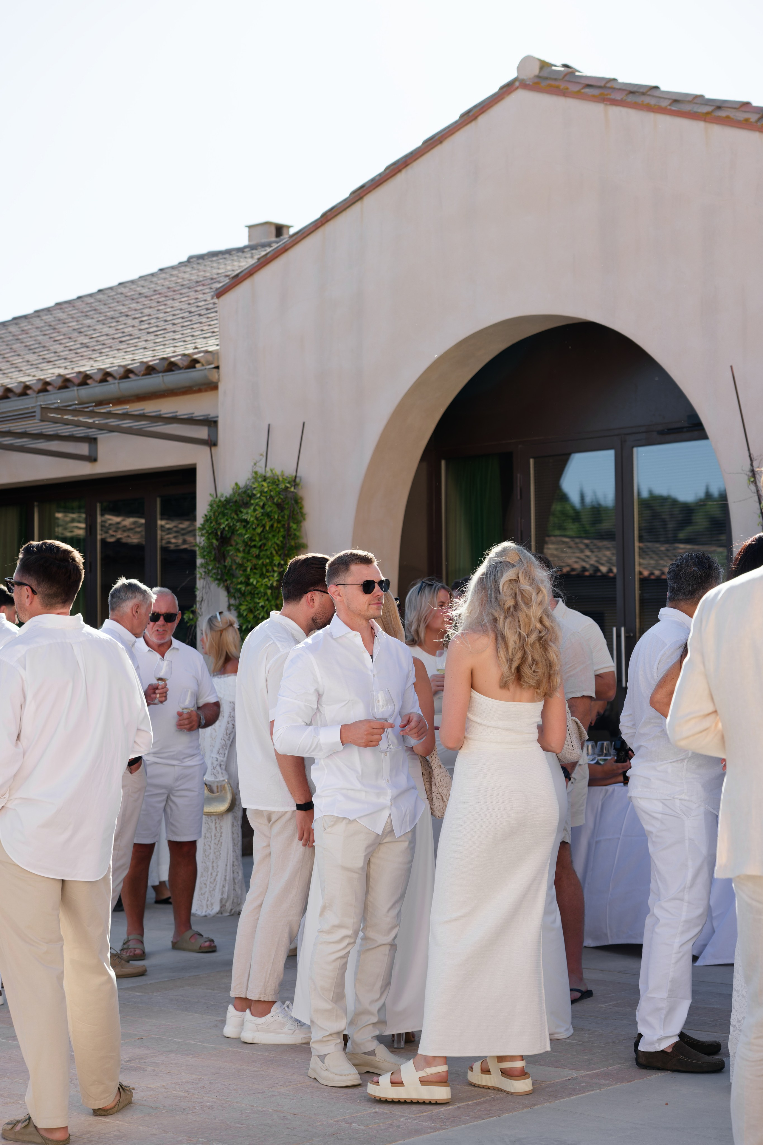 Welcome dinner at Château l’Hospitalet. Destination Wedding Photographer — Nikita Burtsev