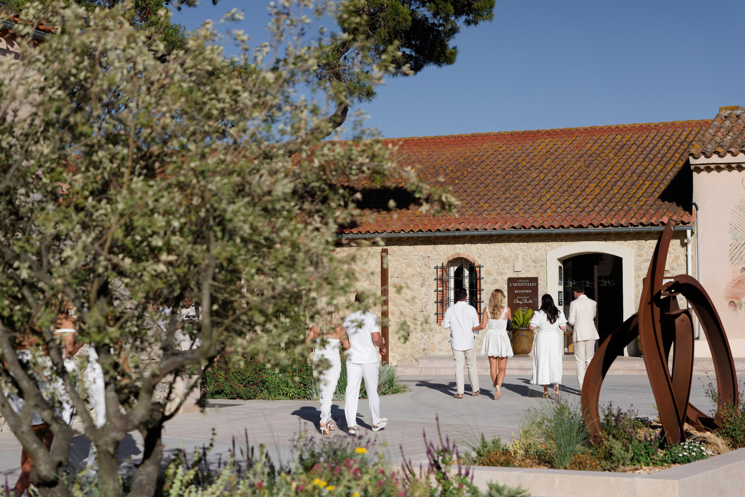 Welcome dinner at Château l’Hospitalet. Destination Wedding Photographer — Nikita Burtsev