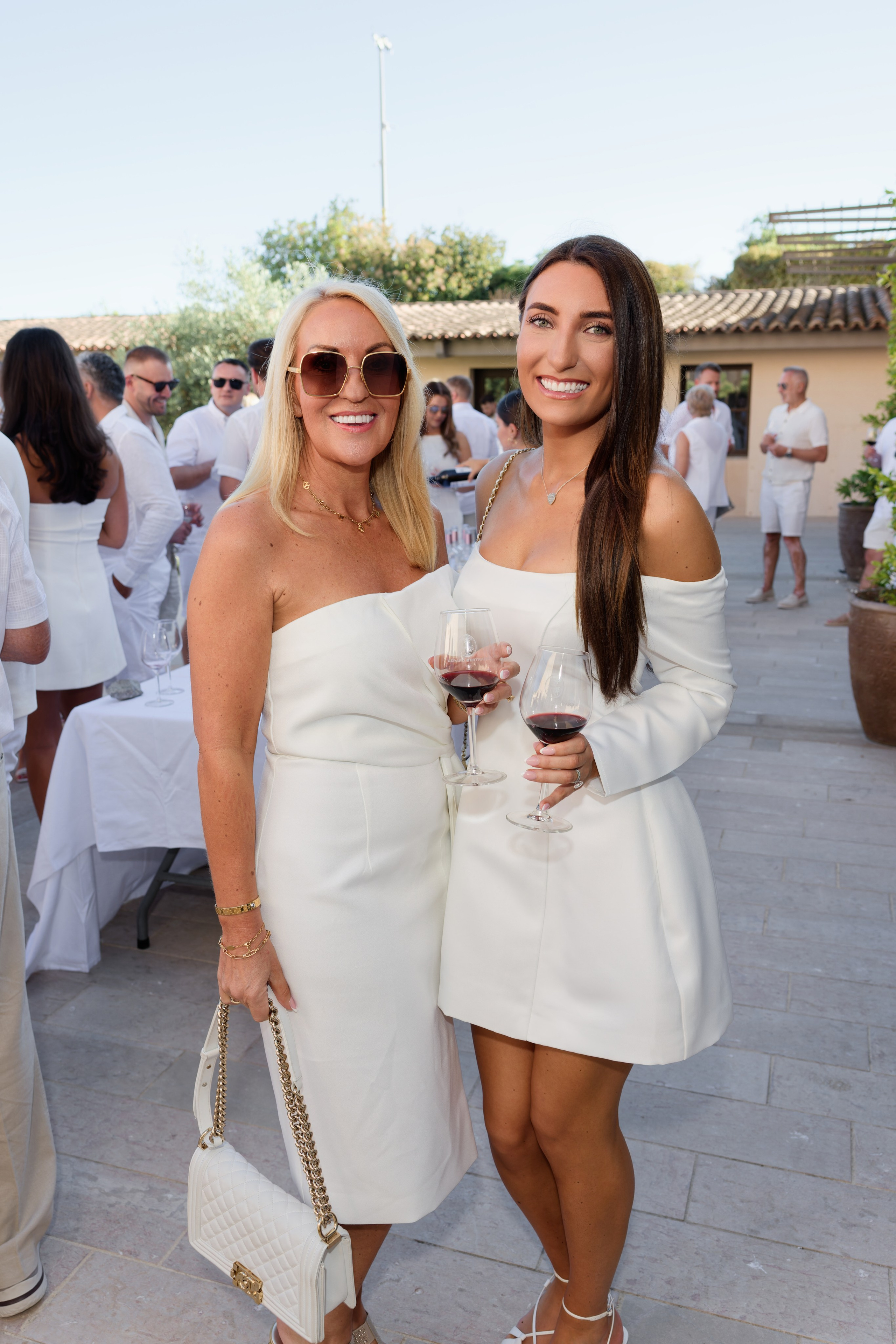 Welcome dinner at Château l’Hospitalet. Destination Wedding Photographer — Nikita Burtsev