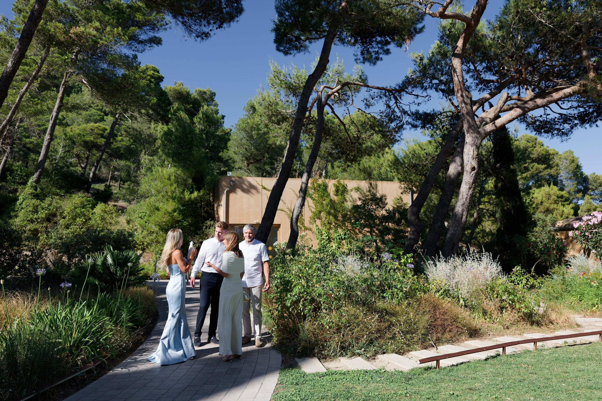 Welcome dinner at Château l’Hospitalet. Destination Wedding Photographer — Nikita Burtsev