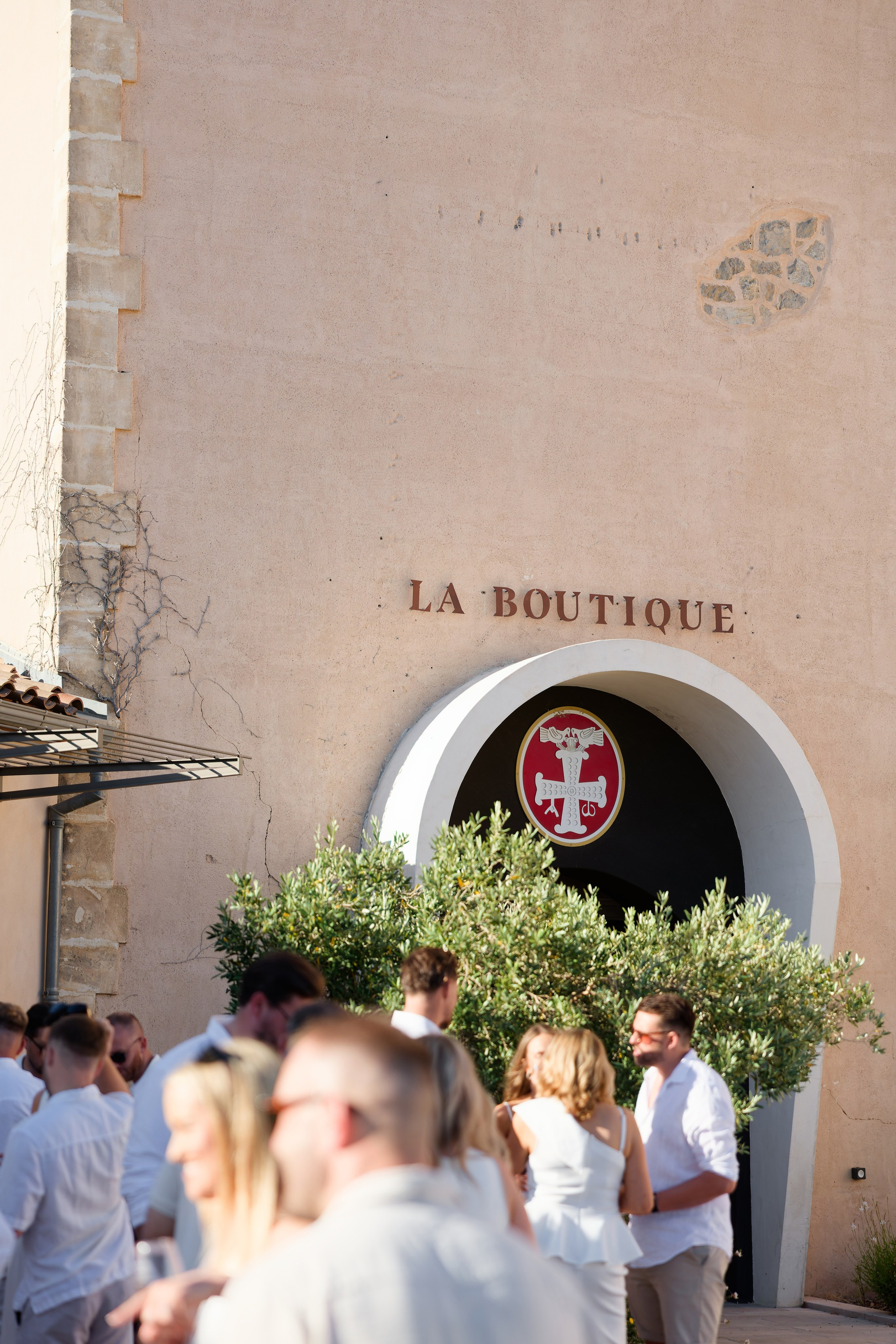 Welcome dinner at Château l’Hospitalet. Destination Wedding Photographer — Nikita Burtsev