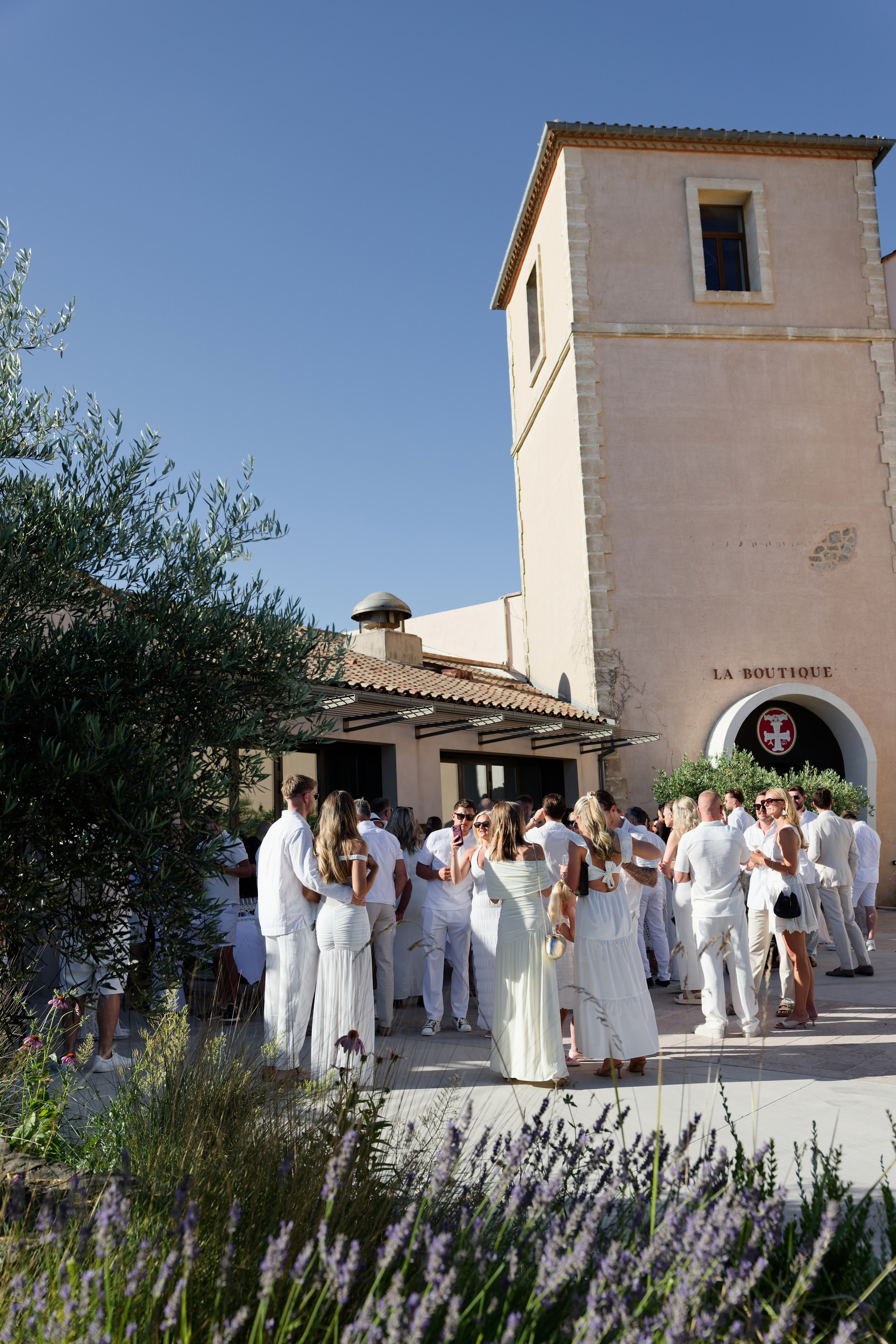 Welcome dinner at Château l’Hospitalet. Destination Wedding Photographer — Nikita Burtsev