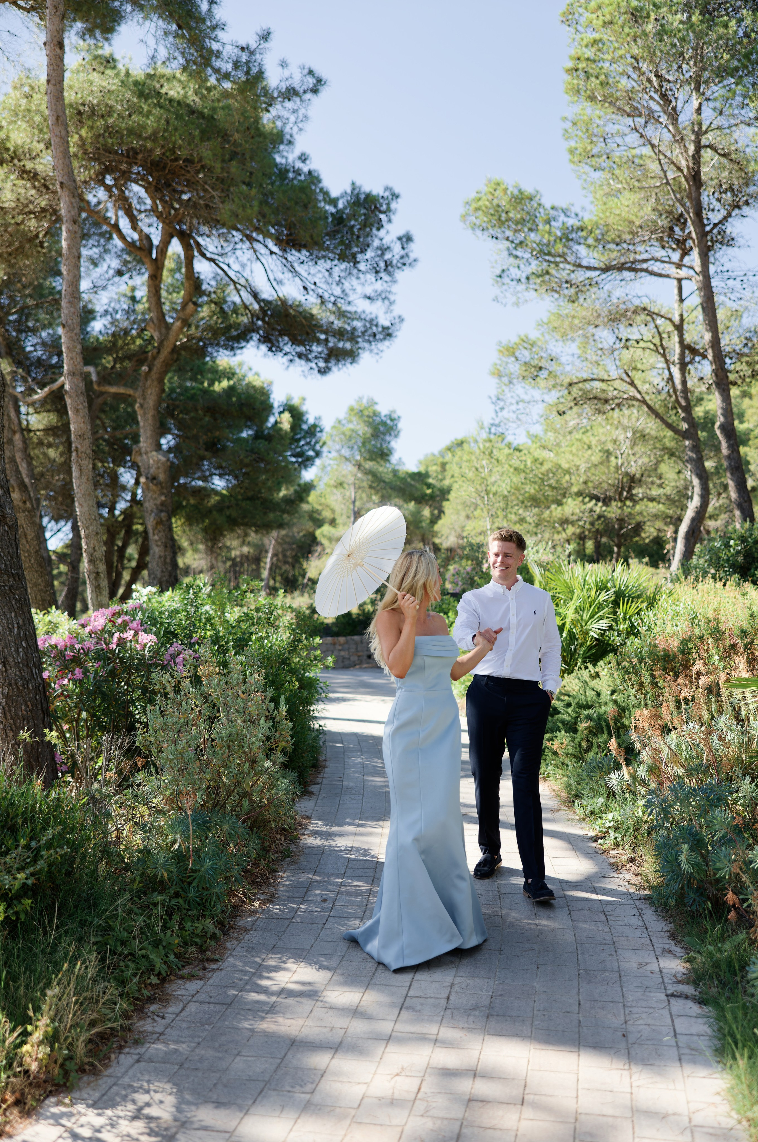 Welcome dinner at Château l’Hospitalet. Destination Wedding Photographer — Nikita Burtsev