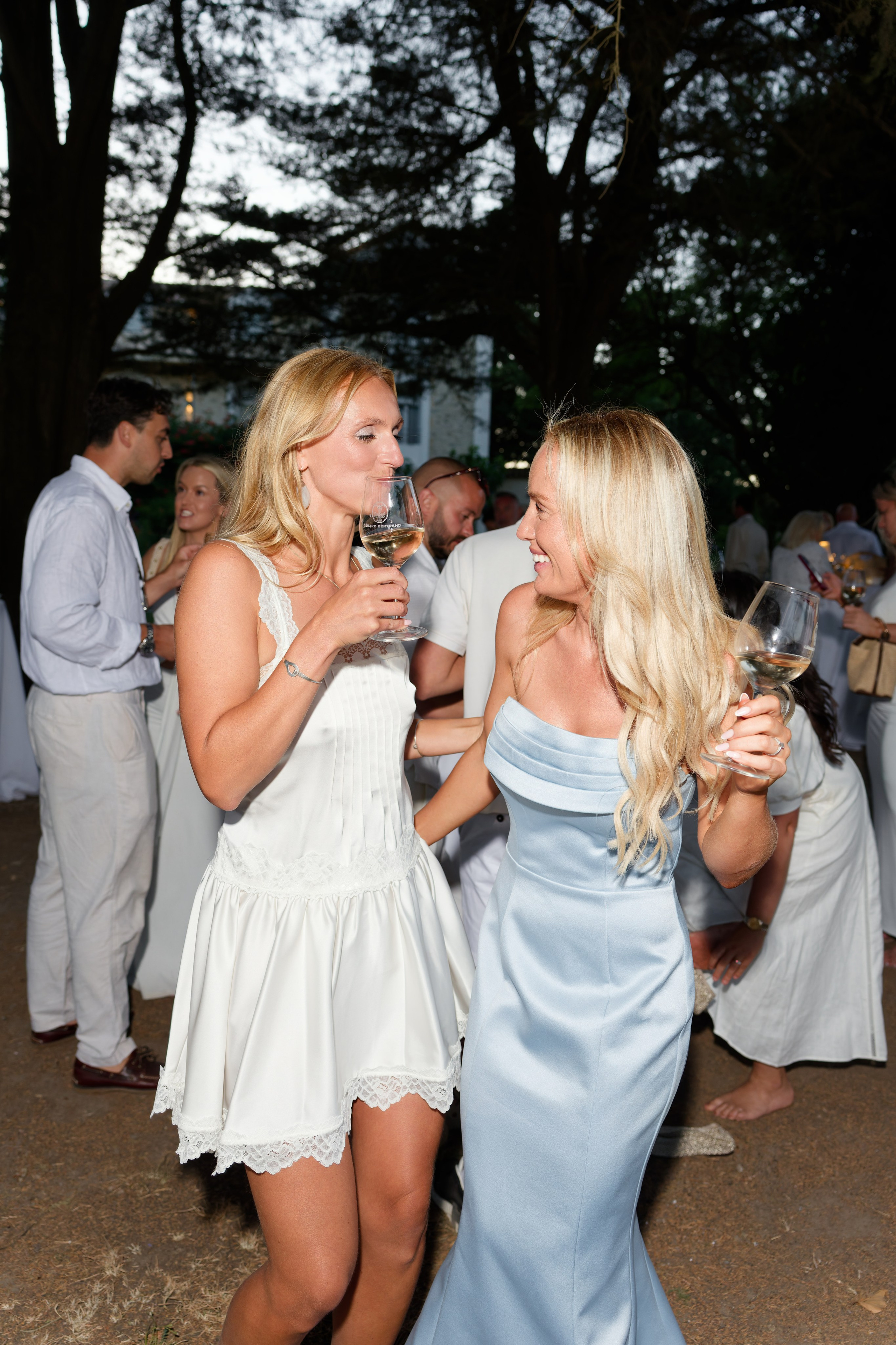 Welcome dinner at Château l’Hospitalet. Destination Wedding Photographer — Nikita Burtsev