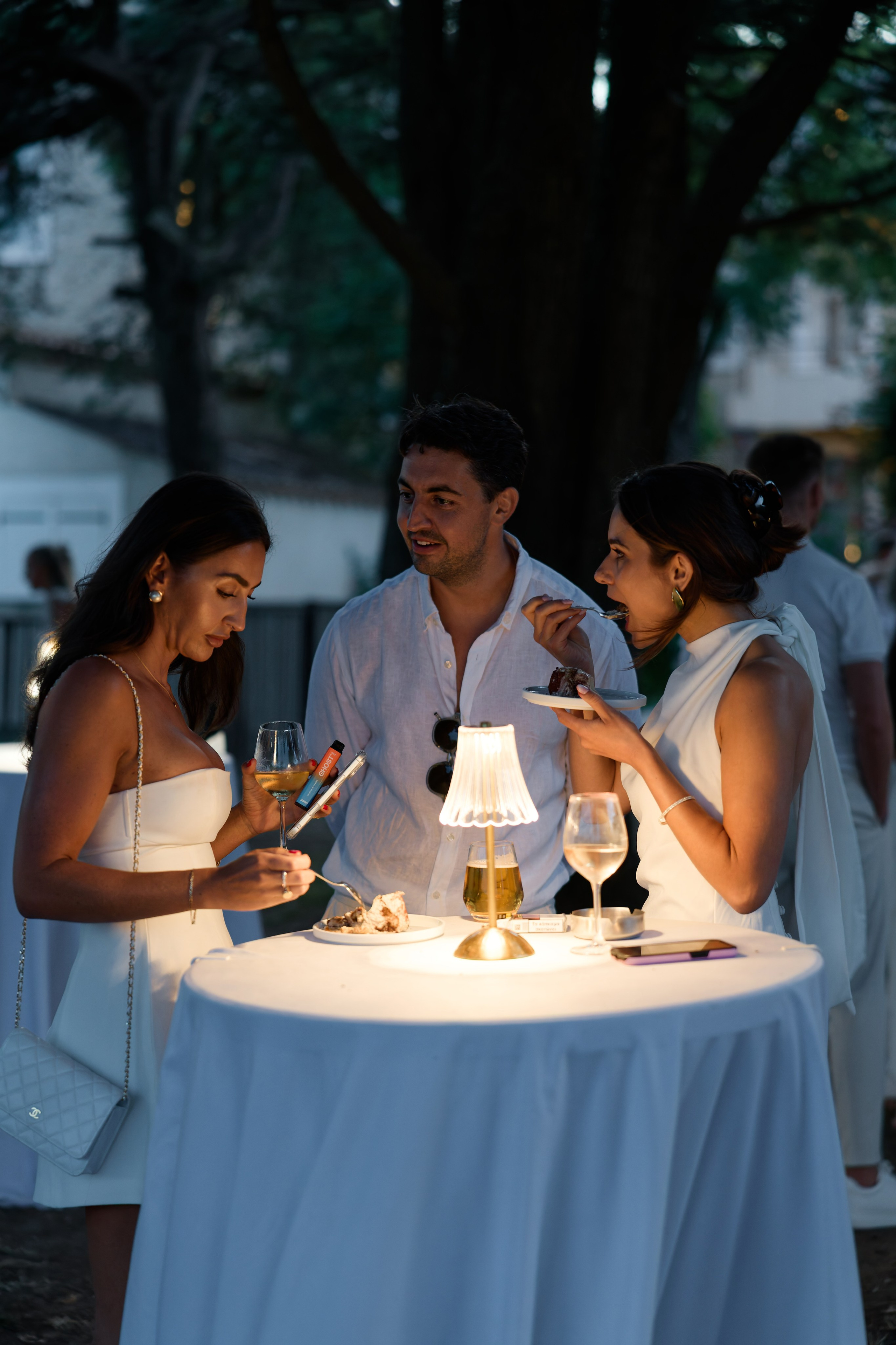 Welcome dinner at Château l’Hospitalet. Destination Wedding Photographer — Nikita Burtsev