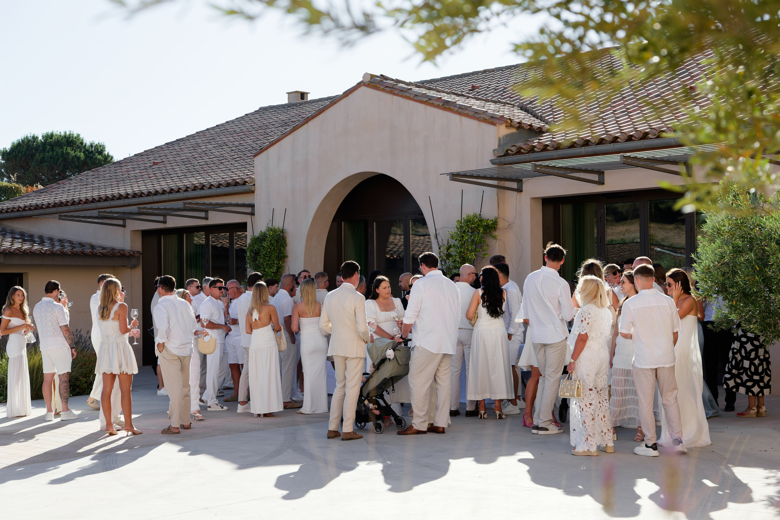Welcome dinner at Château l’Hospitalet. Destination Wedding Photographer — Nikita Burtsev