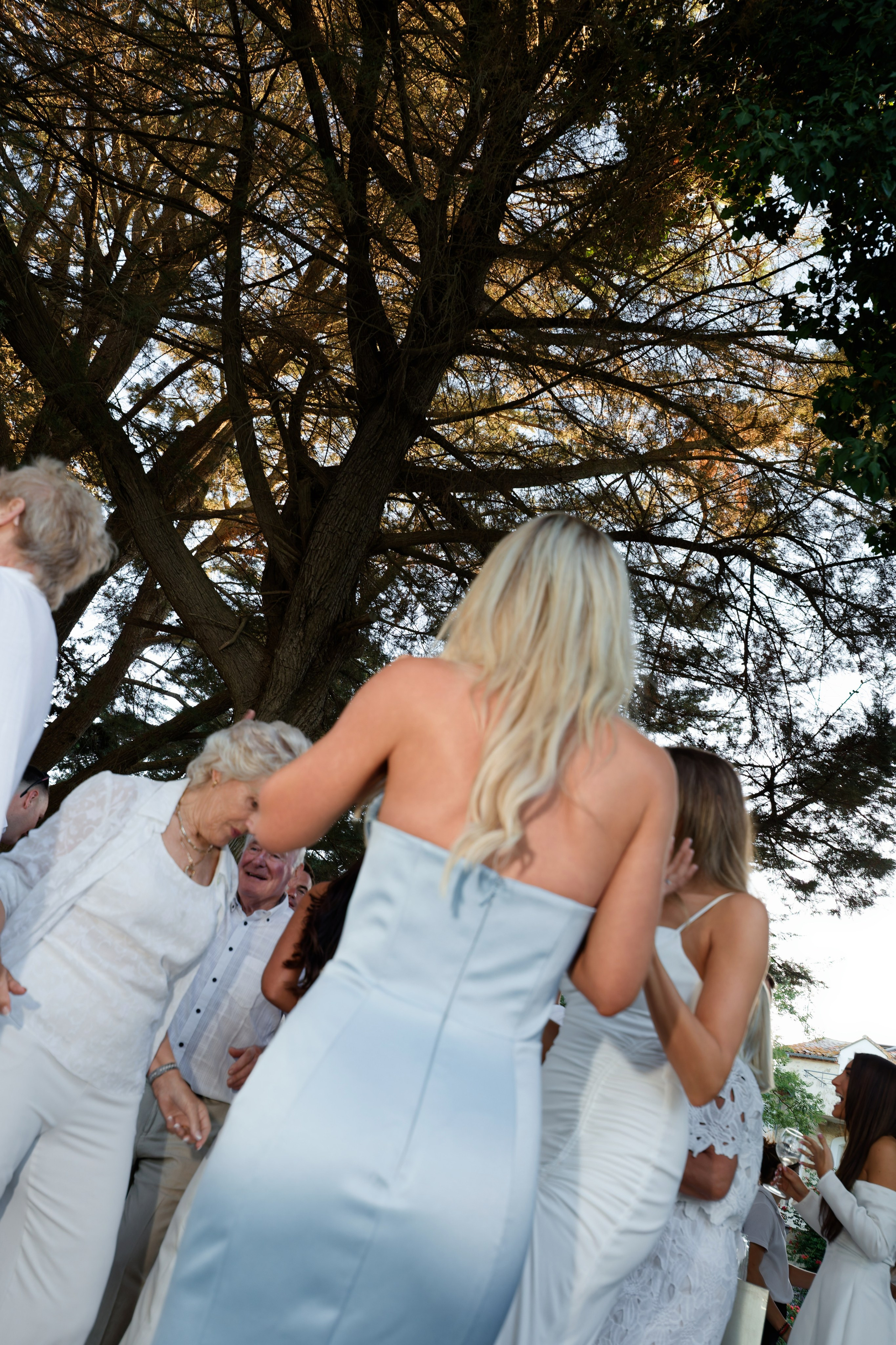 Welcome dinner at Château l’Hospitalet. Destination Wedding Photographer — Nikita Burtsev