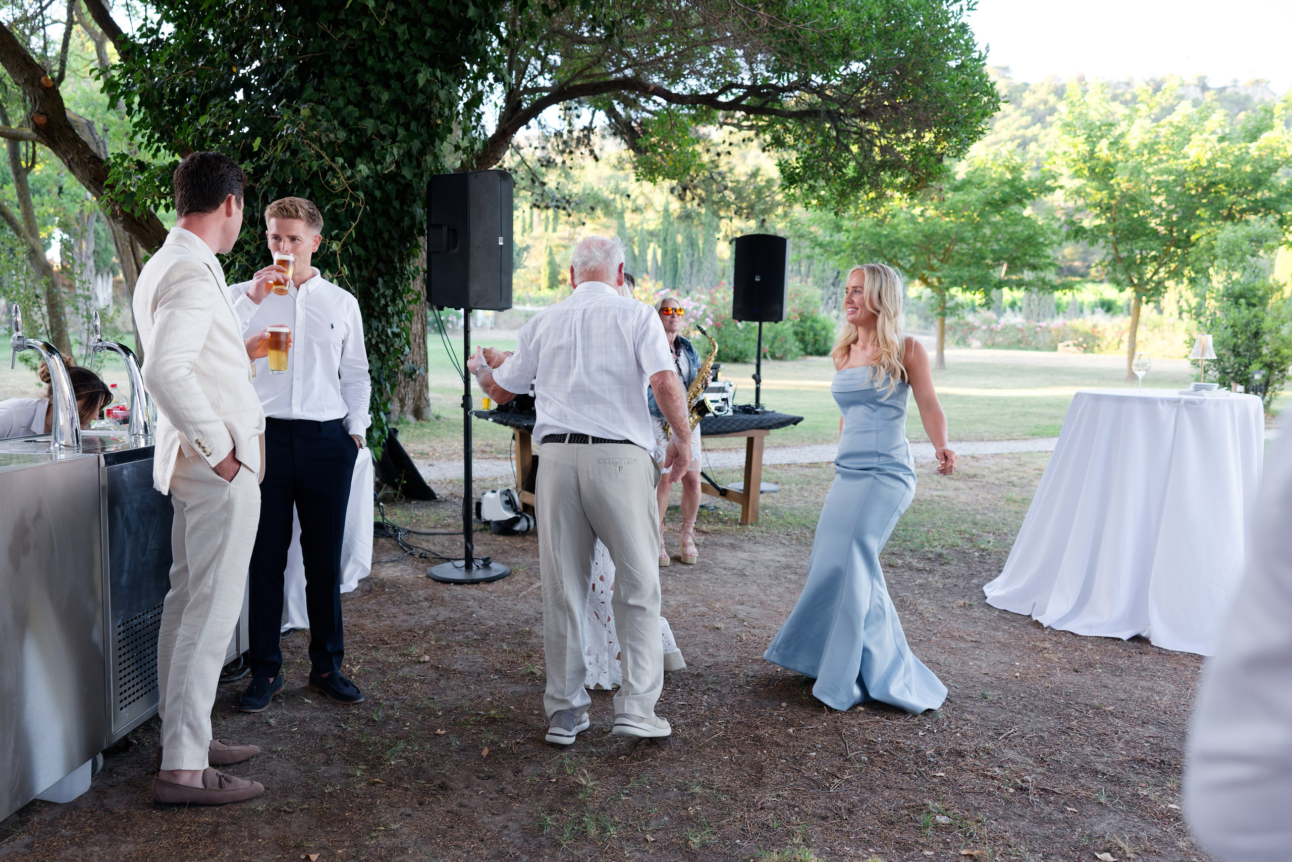 Welcome dinner at Château l’Hospitalet. Destination Wedding Photographer — Nikita Burtsev