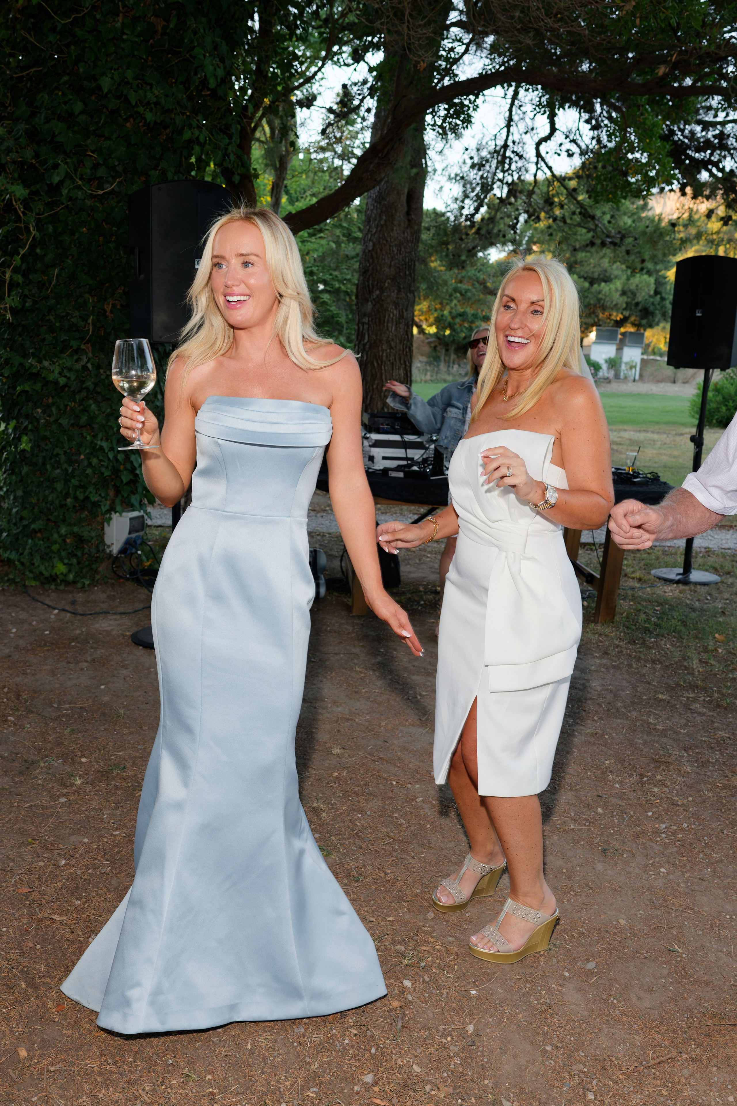 Welcome dinner at Château l’Hospitalet. Destination Wedding Photographer — Nikita Burtsev