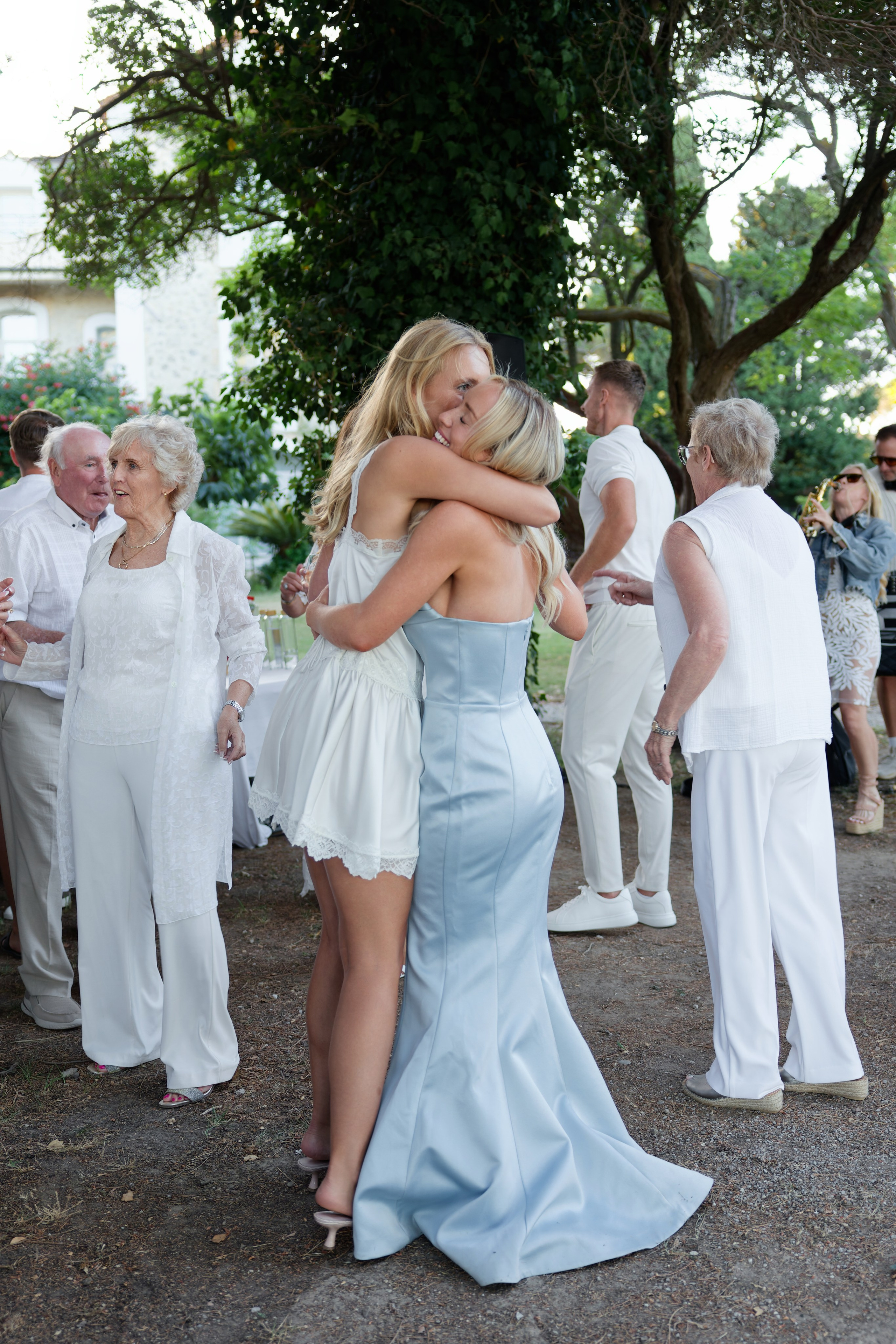 Welcome dinner at Château l’Hospitalet. Destination Wedding Photographer — Nikita Burtsev