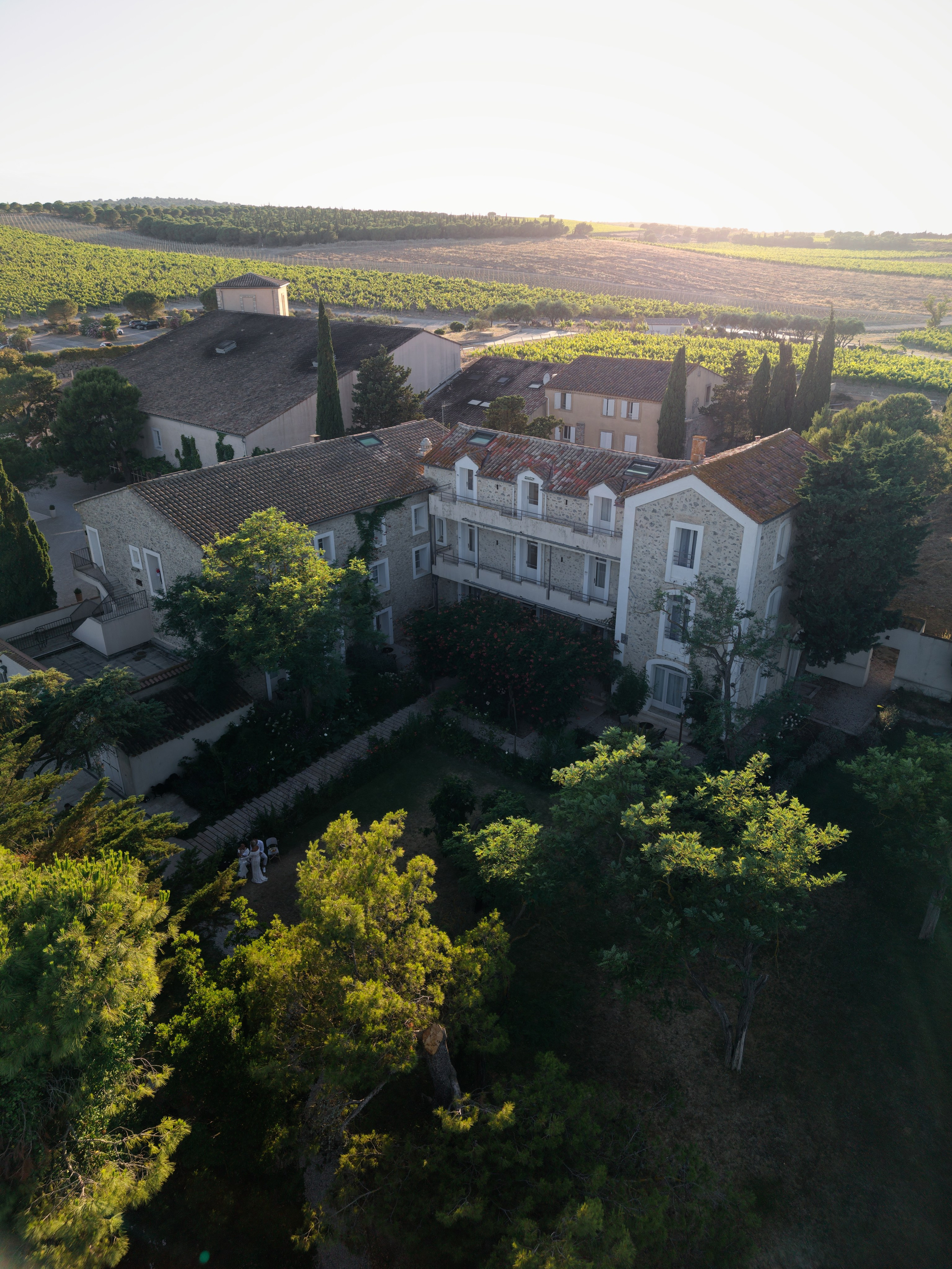 Welcome dinner at Château l’Hospitalet. Destination Wedding Photographer — Nikita Burtsev