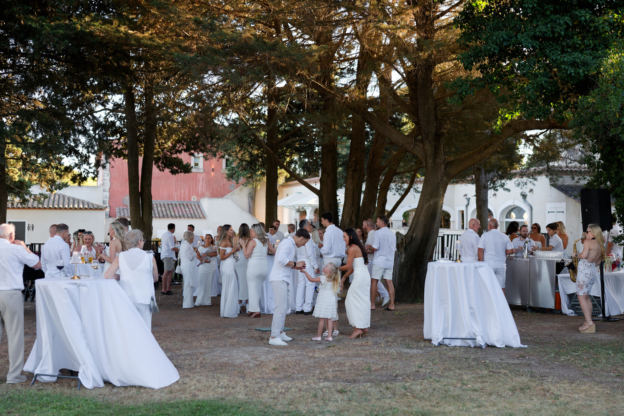 Welcome dinner at Château l’Hospitalet. Destination Wedding Photographer — Nikita Burtsev