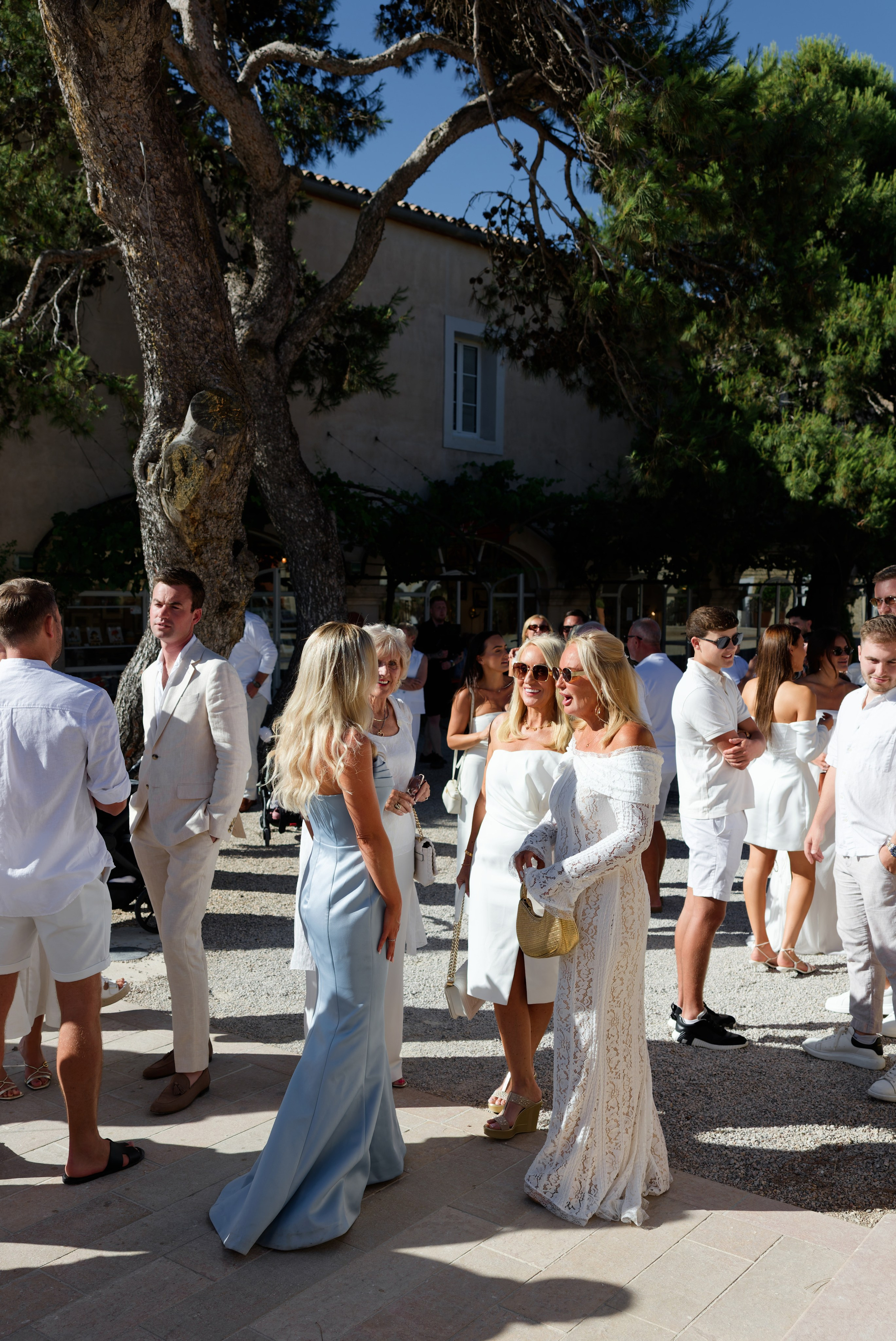 Welcome dinner at Château l’Hospitalet. Destination Wedding Photographer — Nikita Burtsev