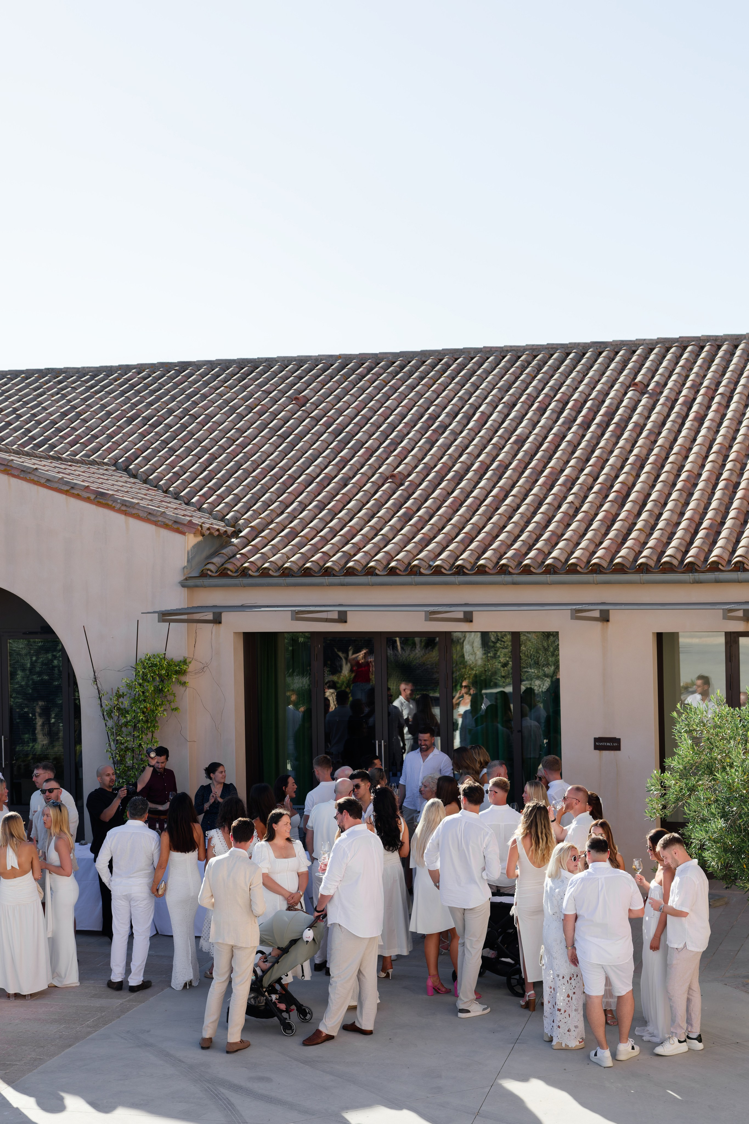 Welcome dinner at Château l’Hospitalet. Destination Wedding Photographer — Nikita Burtsev