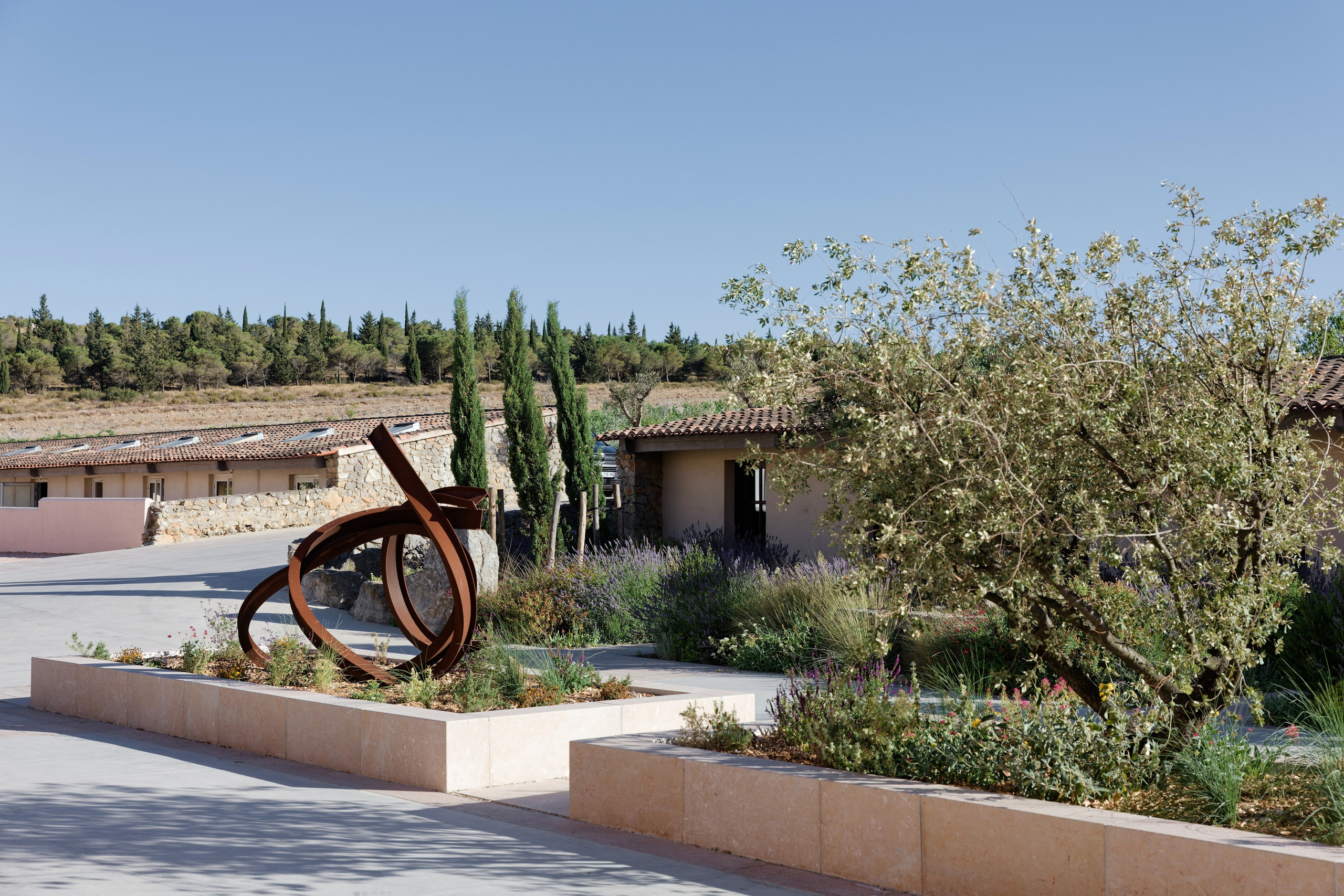 Welcome dinner at Château l’Hospitalet. Destination Wedding Photographer — Nikita Burtsev